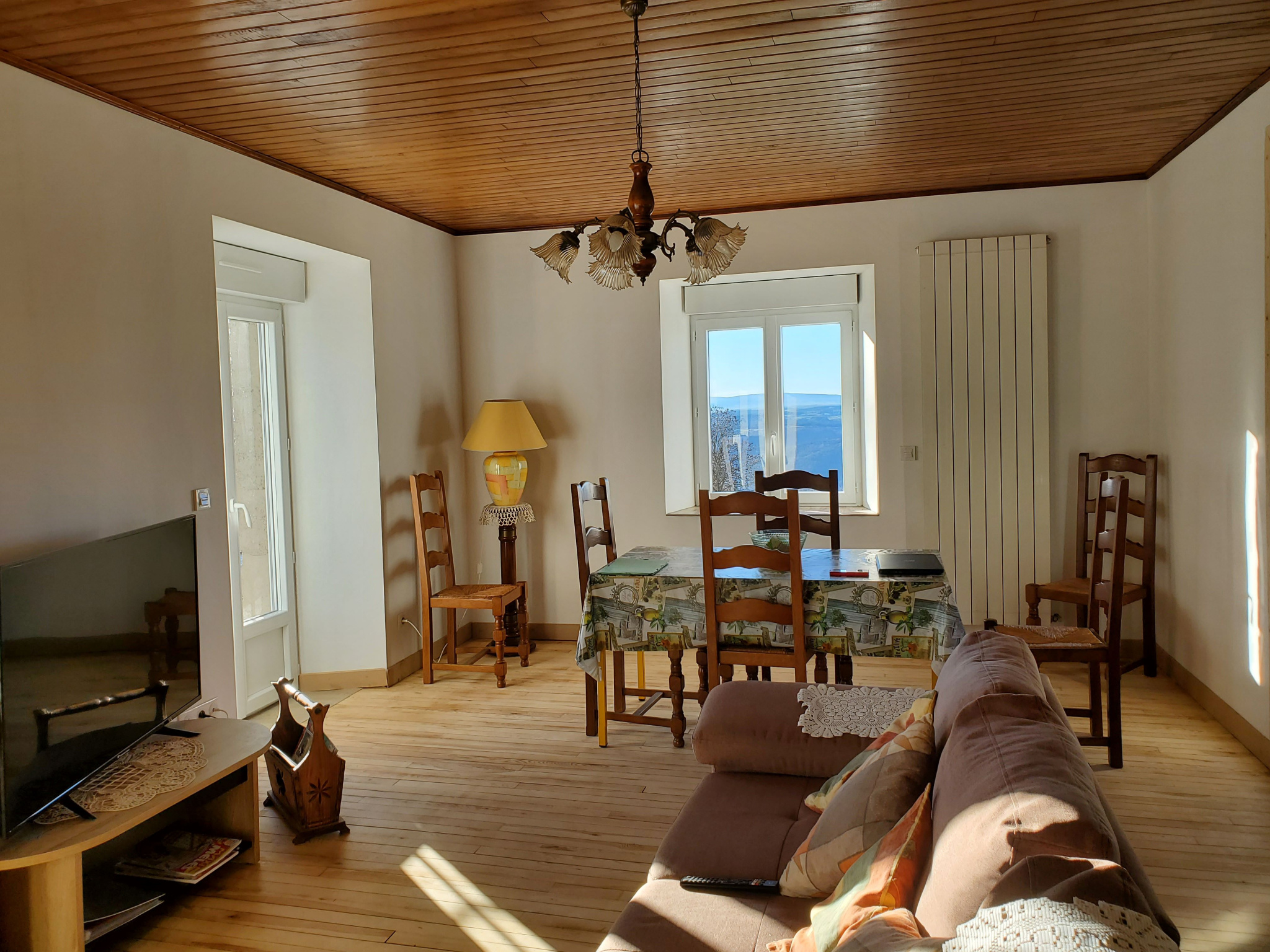 Ancienne ferme totalement restaurée avec terrain attenant