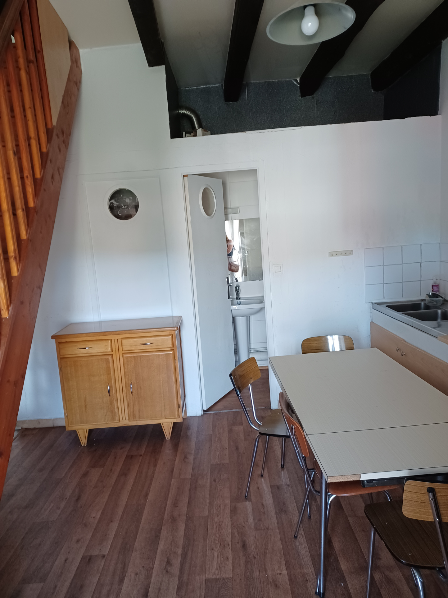 Petit appartement meublé en centre-ville.