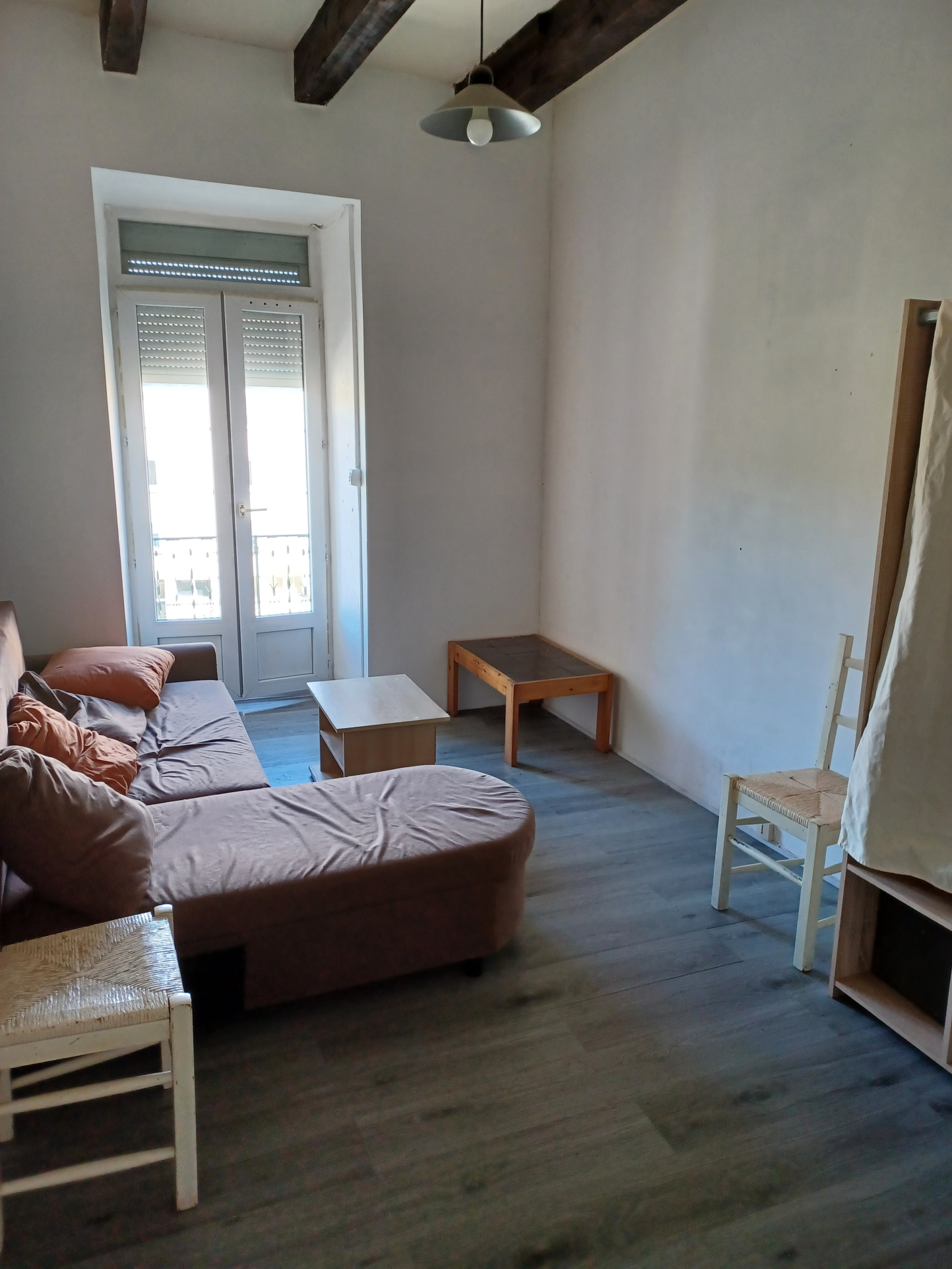 Petit appartement meublé en centre-ville.