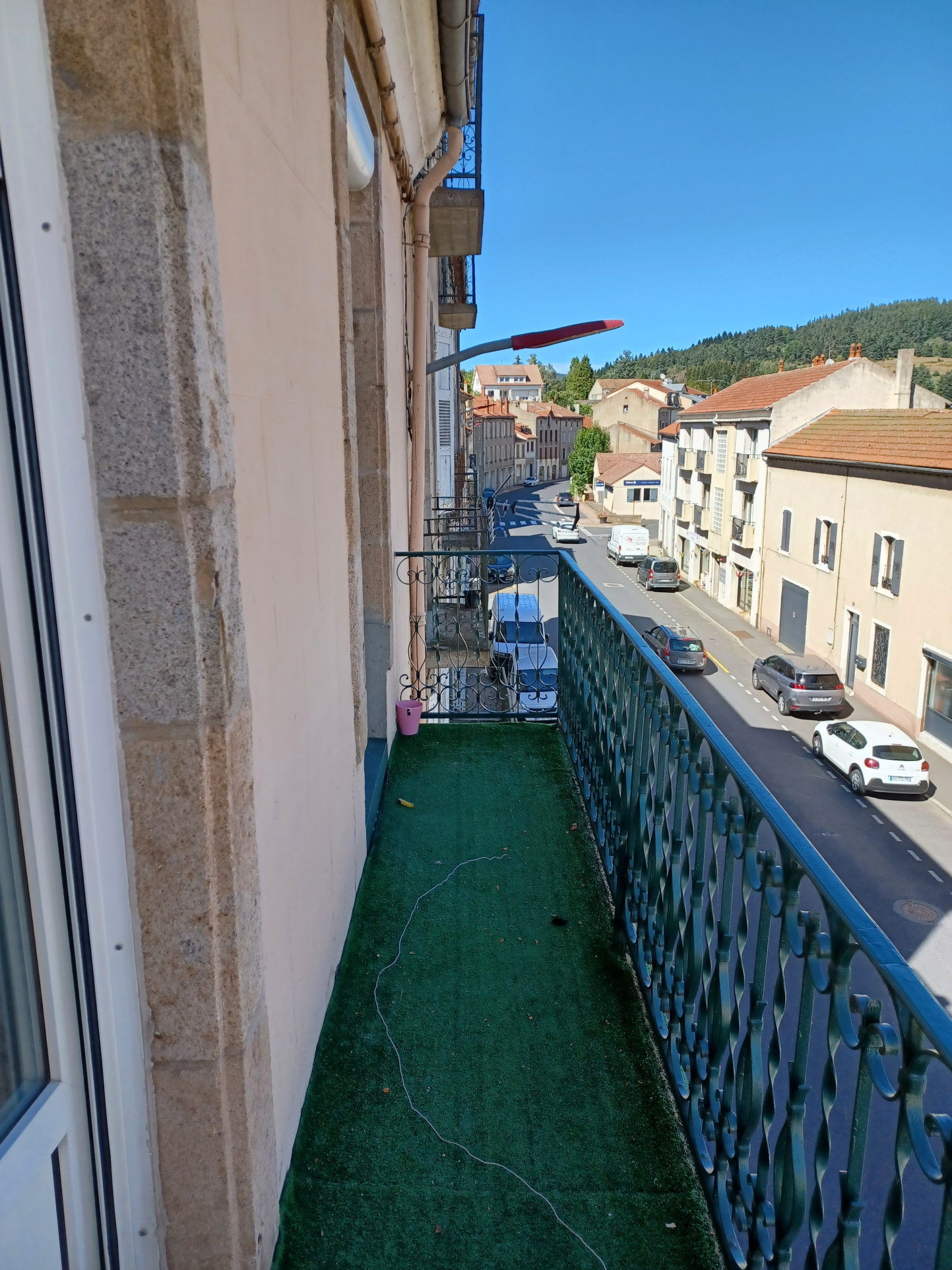 Petit appartement meublé en centre-ville.