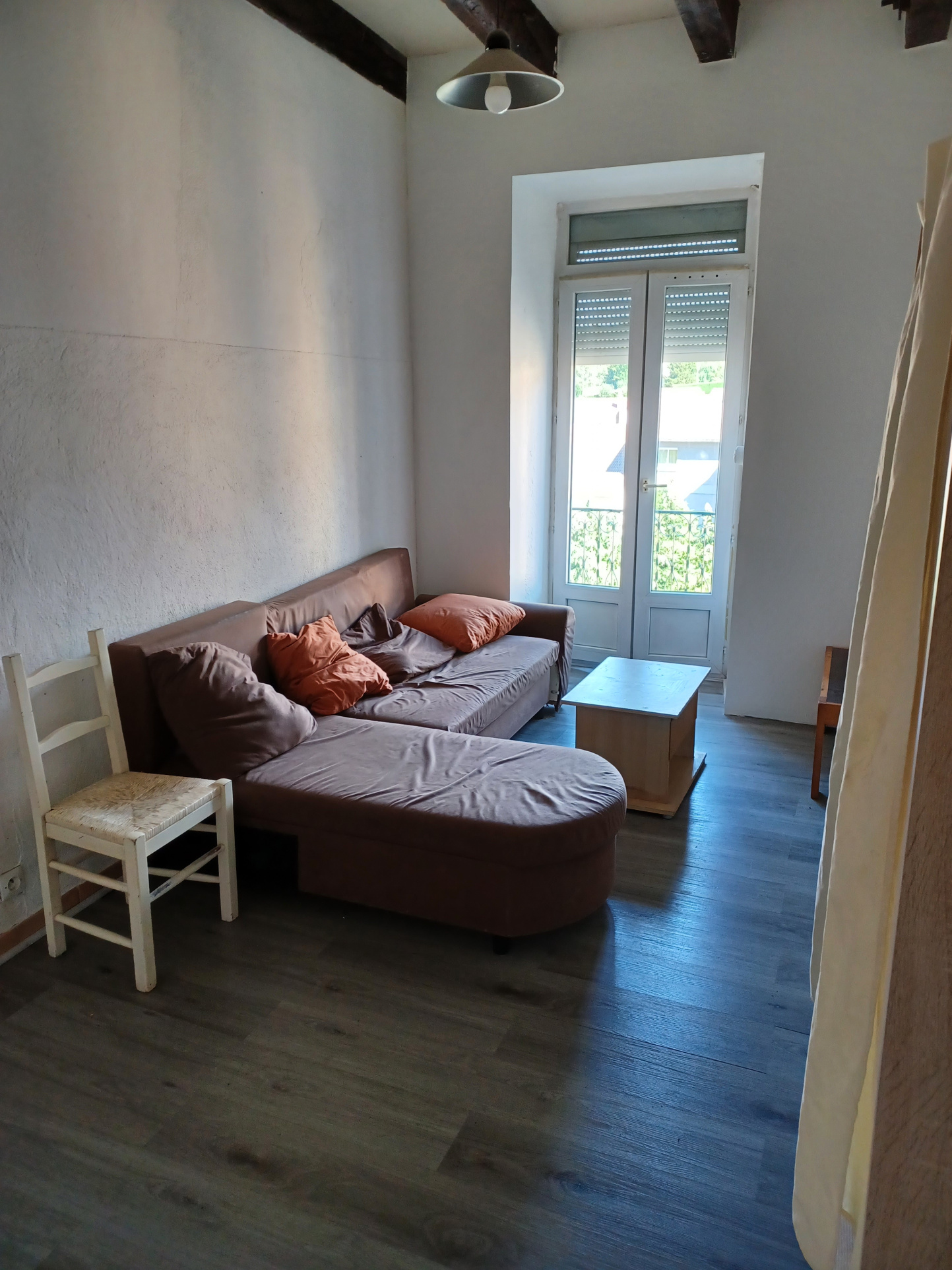 Petit appartement meublé en centre-ville.