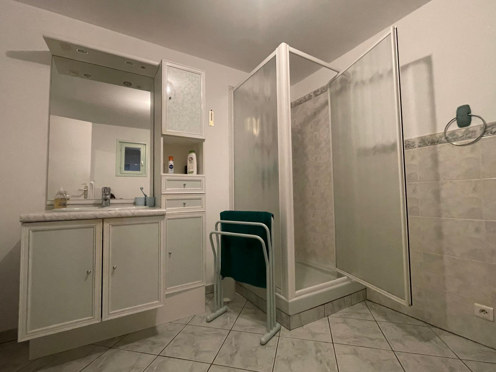 Joli corps de ferme avec un terrain attenant de 650 m2