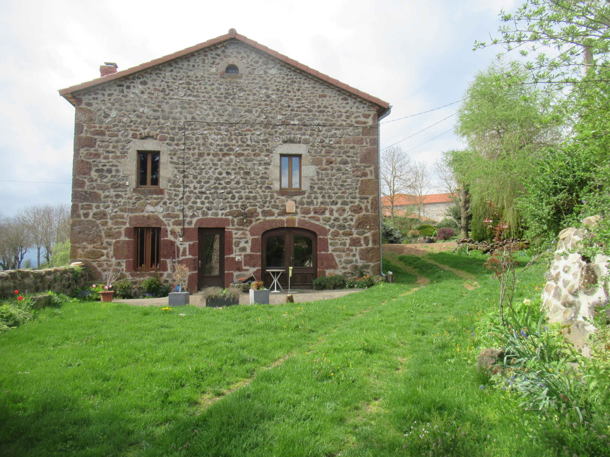 Ancienne ferme rénovée avec 3 000 m2 de terrain attenant