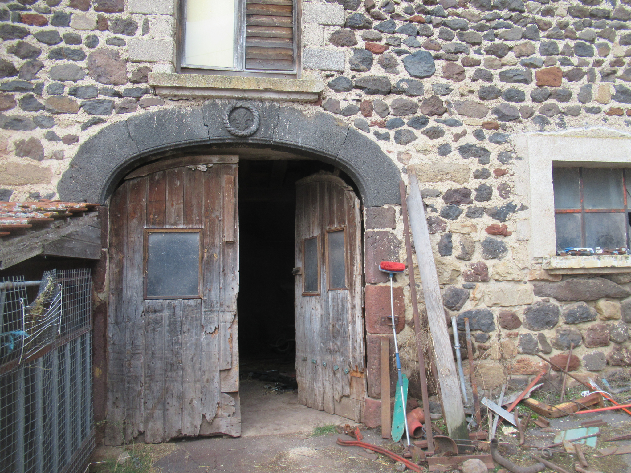 Propriété agricole avec maison d'habitation et 65 hectares de terrain