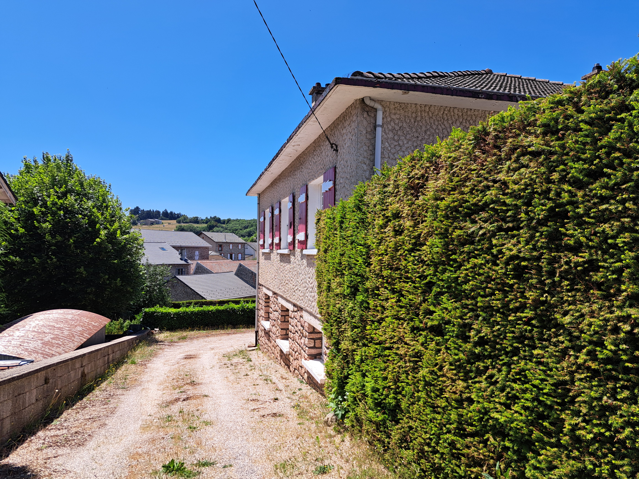 Maison originale des années 70 avec terrain attenant centre ville