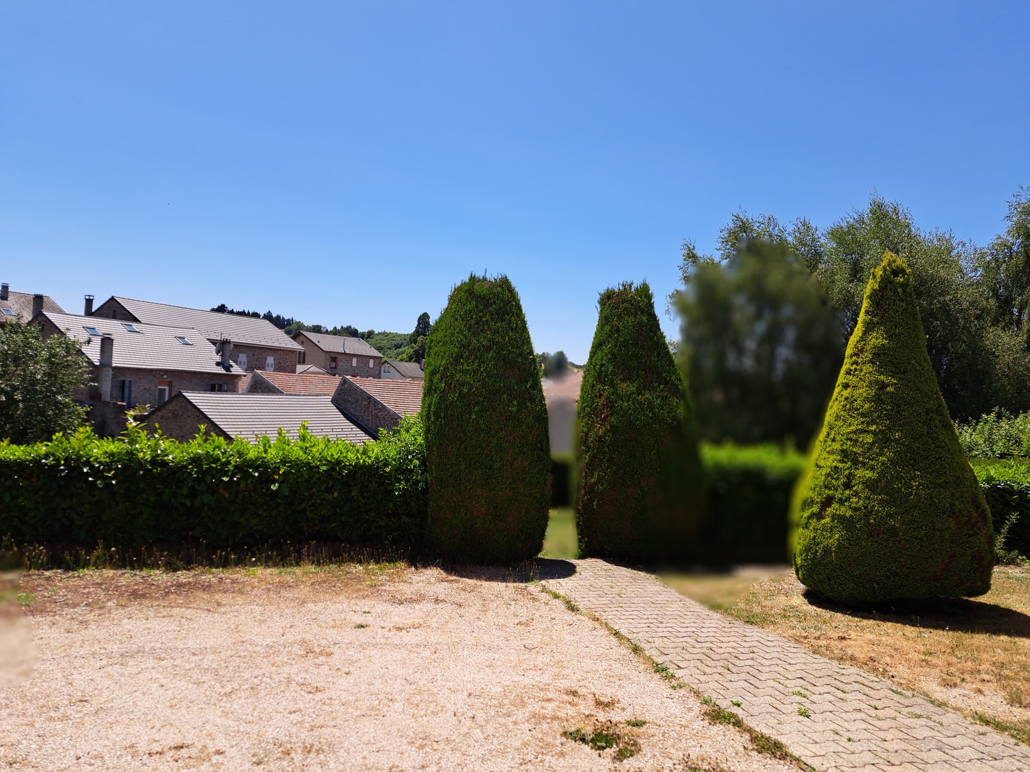 Maison originale des années 70 avec terrain attenant centre ville
