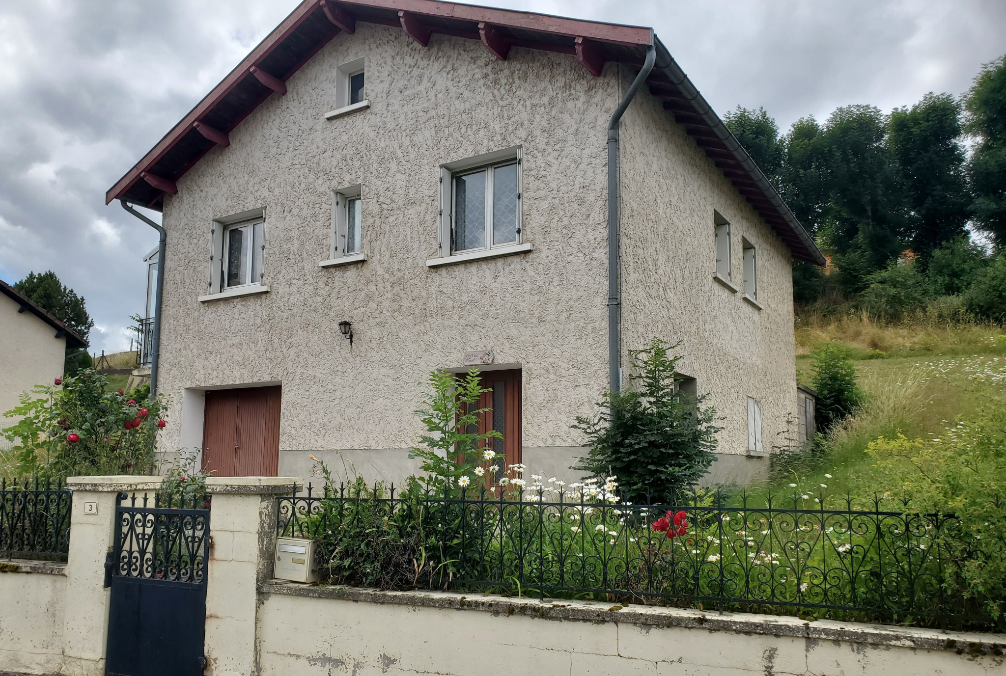 Jolie villa avec 900 m2 de terrain attenant