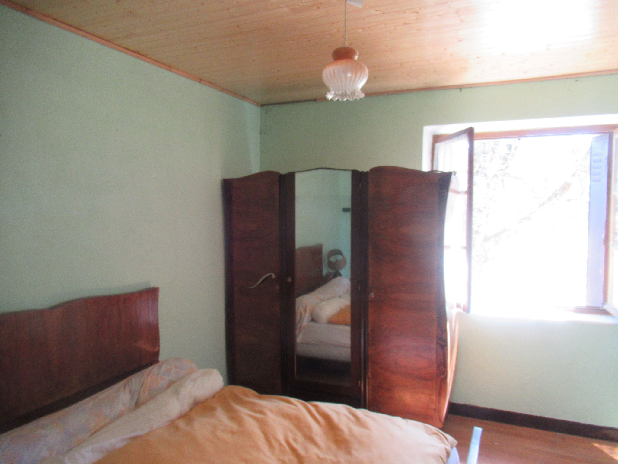 Maison en pierres avec terrain attenant