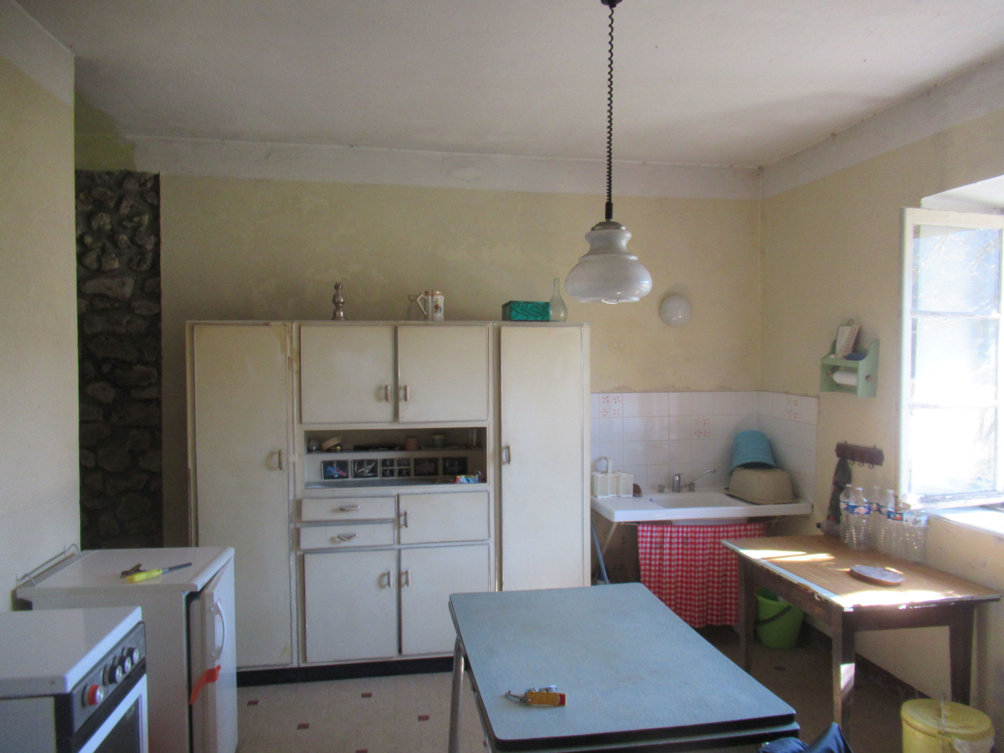 Maison en pierres avec terrain attenant