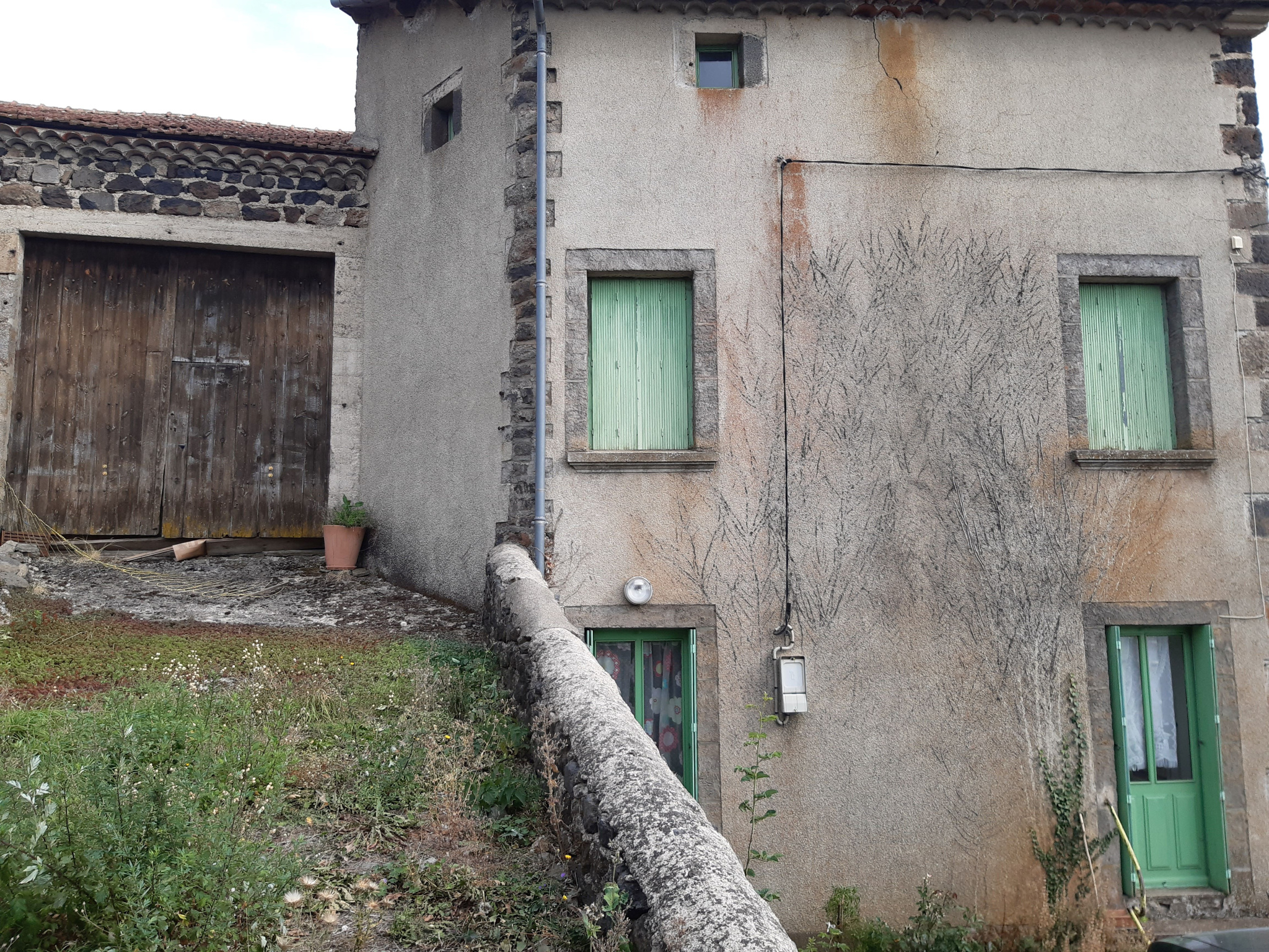 Maison en pierres avec 700 m2 de terrain