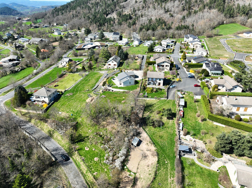 Terrain constructible à St Hostien