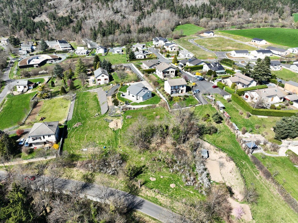 Terrain constructible à St Hostien