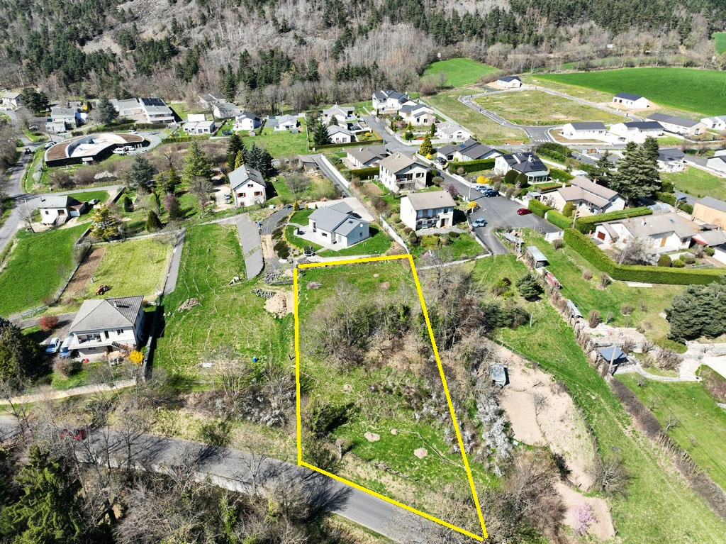 Terrain constructible à St Hostien