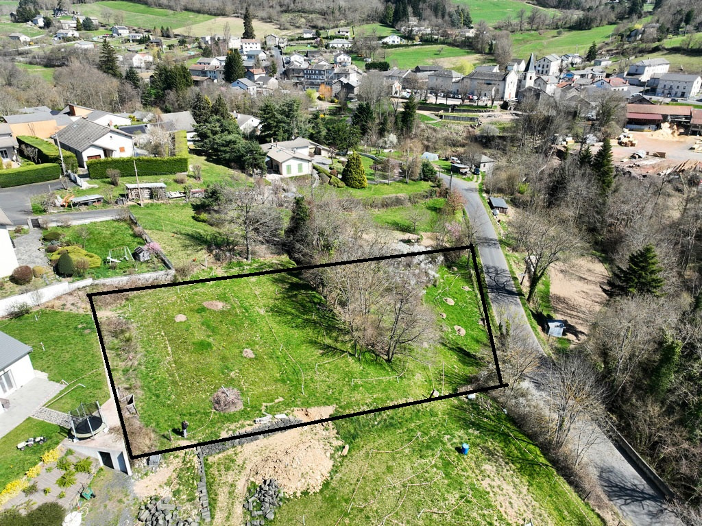 Terrain constructible à St Hostien