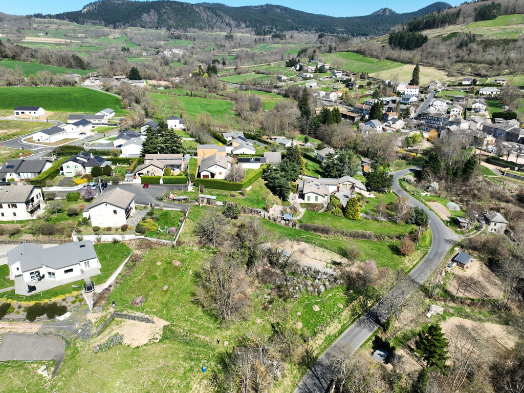 Terrain constructible à St Hostien