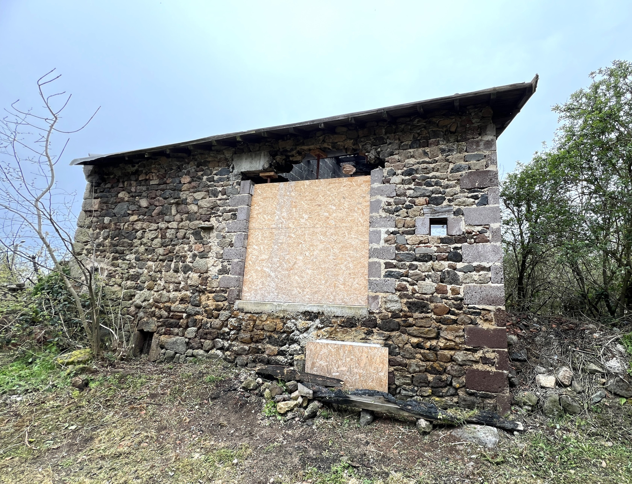Maison en pierre avec terrain