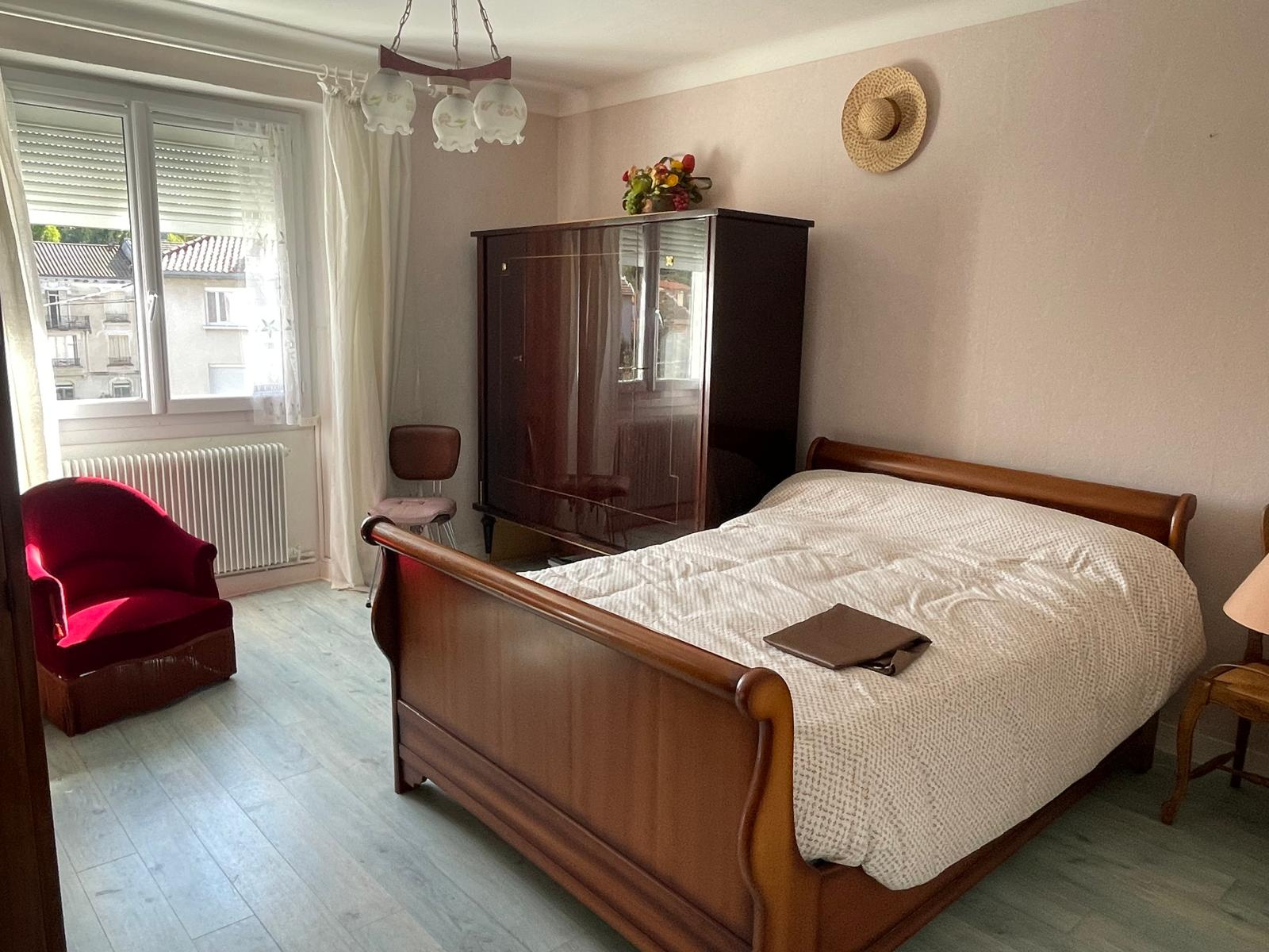 Jolie appartement de 136 m2 traversant avec ascenseur