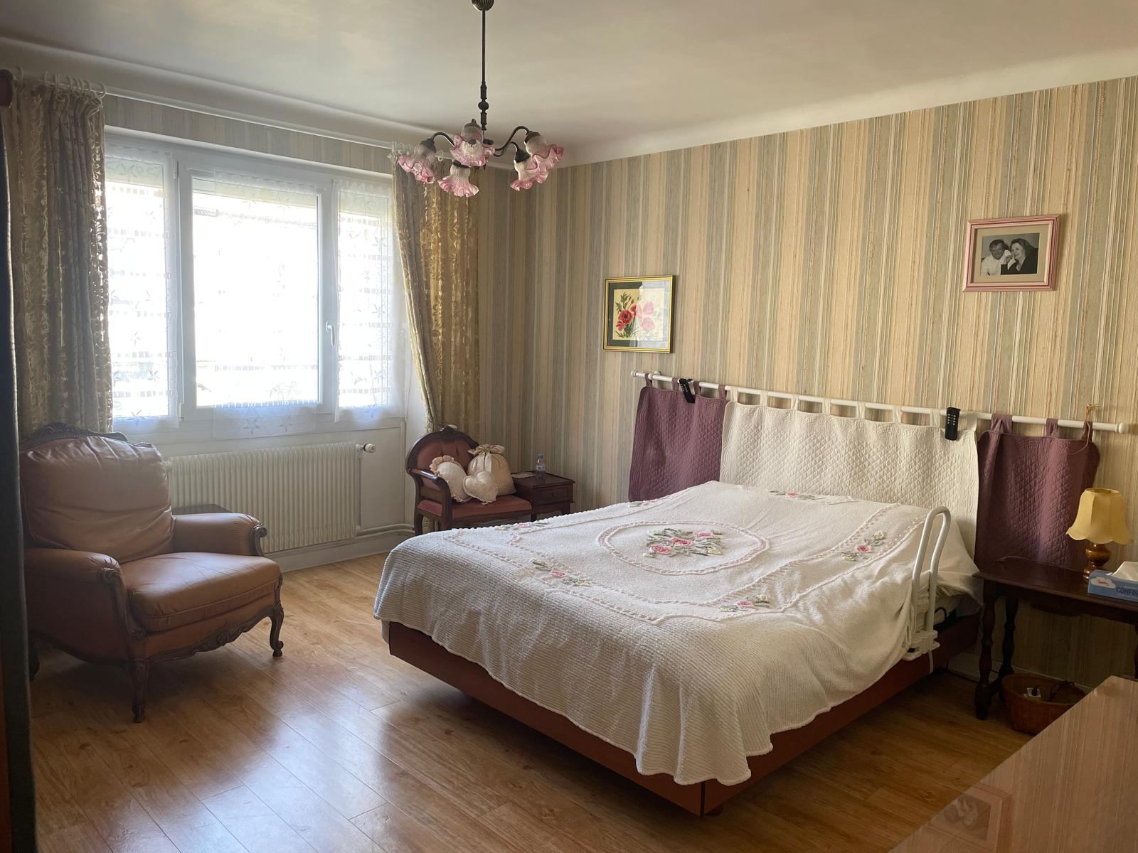 Jolie appartement de 136 m2 traversant avec ascenseur