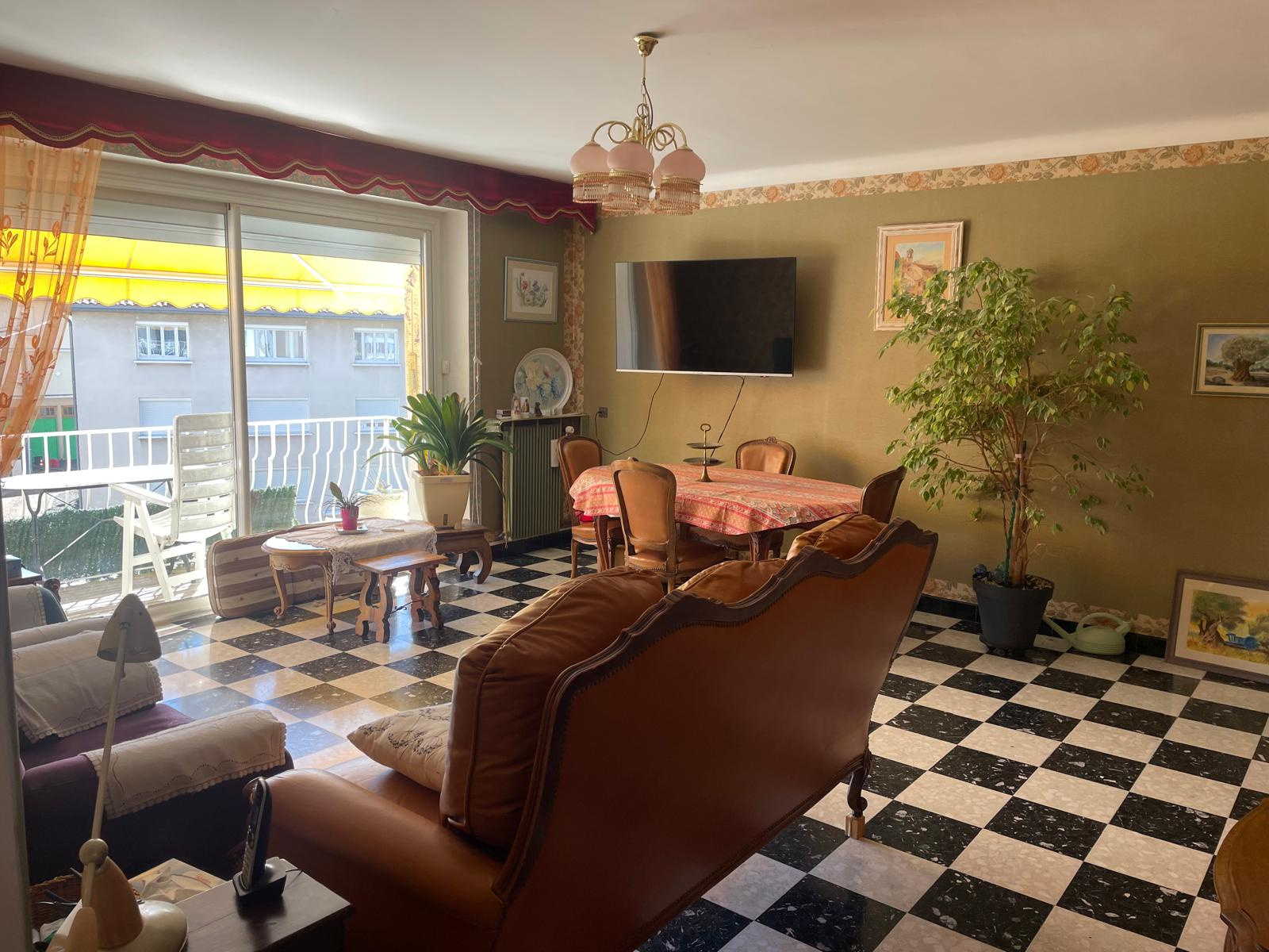 Jolie appartement de 136 m2 traversant avec ascenseur