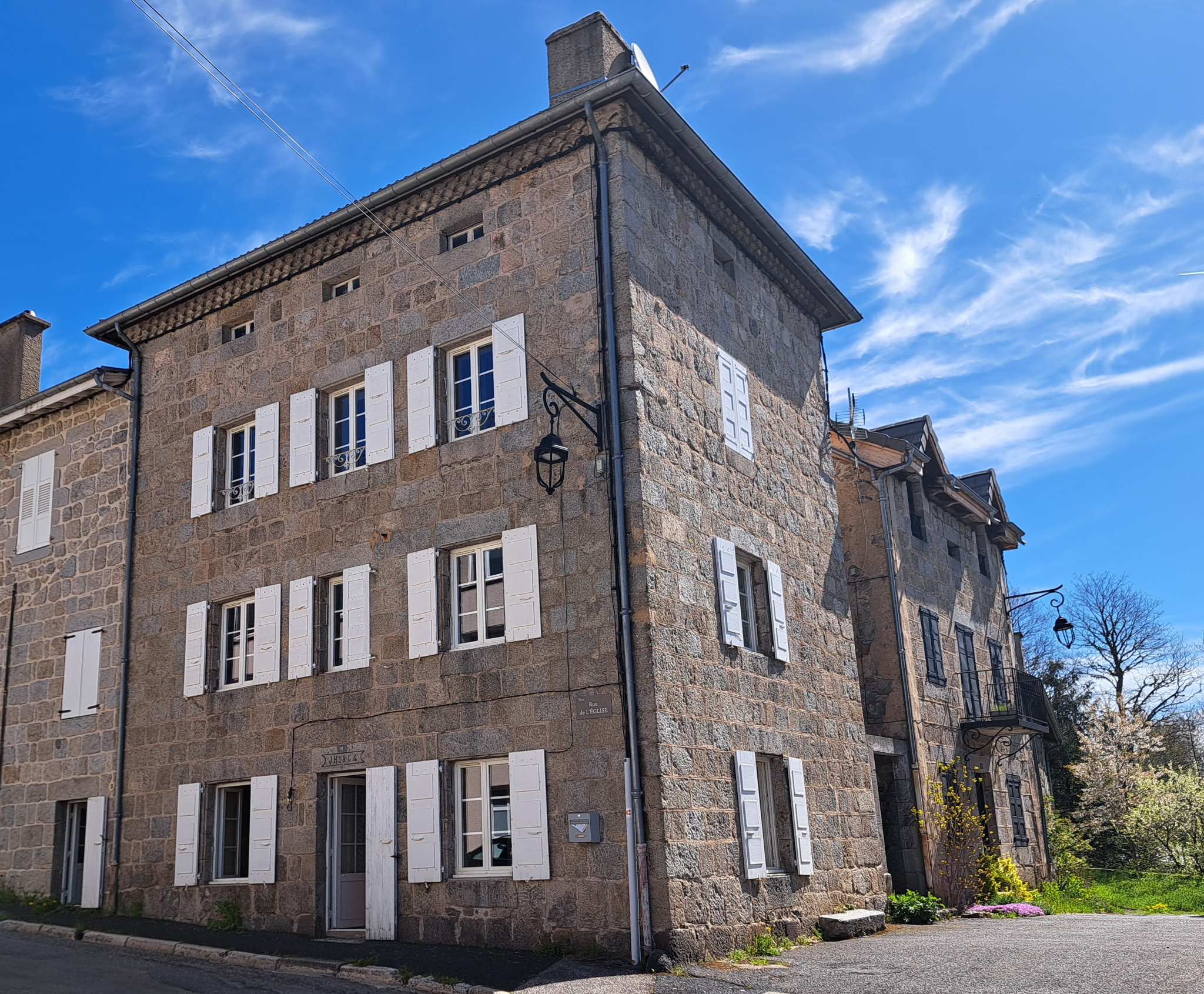 Maison Mitoyenne en pierres de granite environ 100m2 Chambon sur Lignon