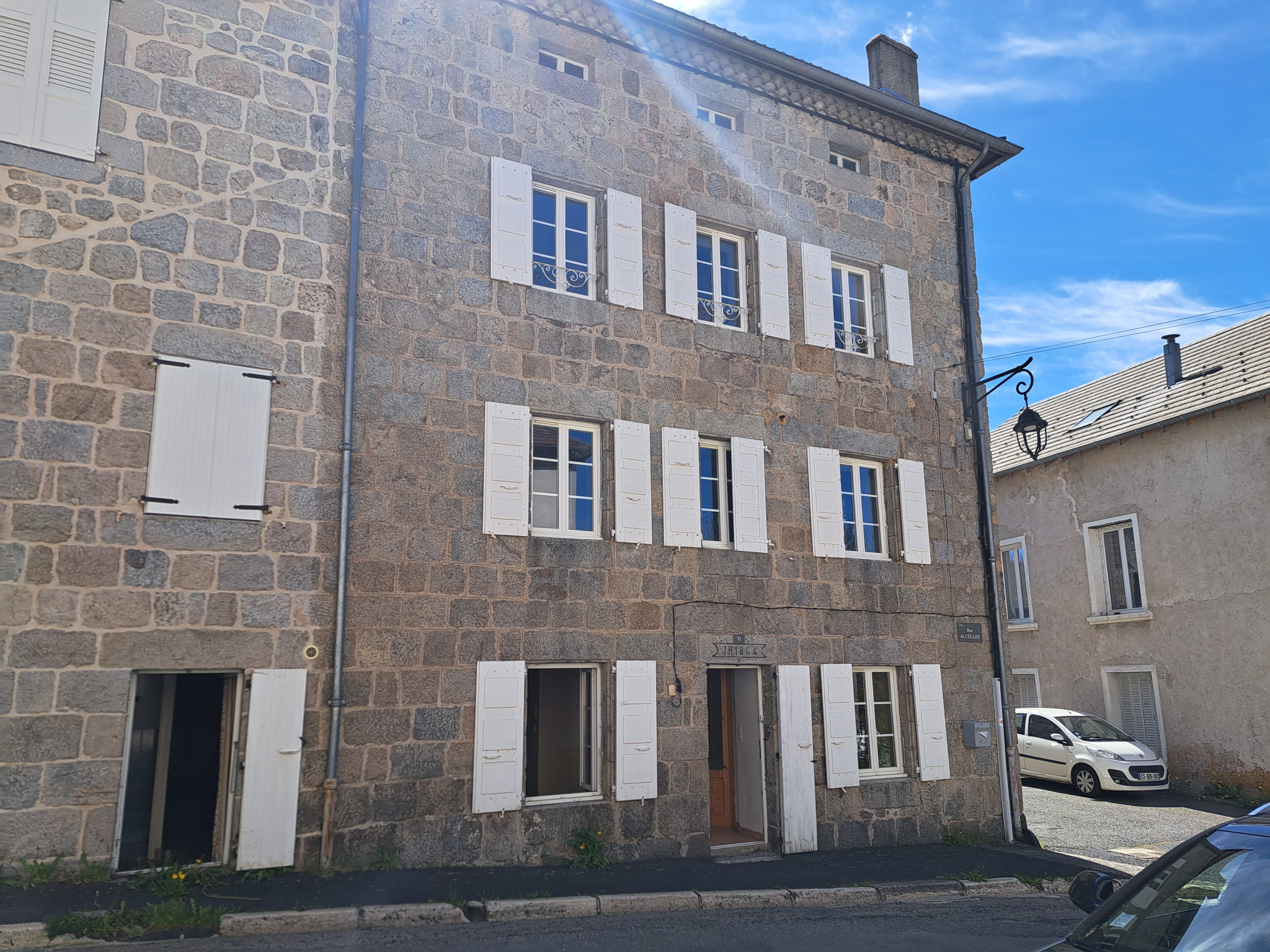 Maison Mitoyenne en pierres de granite environ 100m2 Chambon sur Lignon