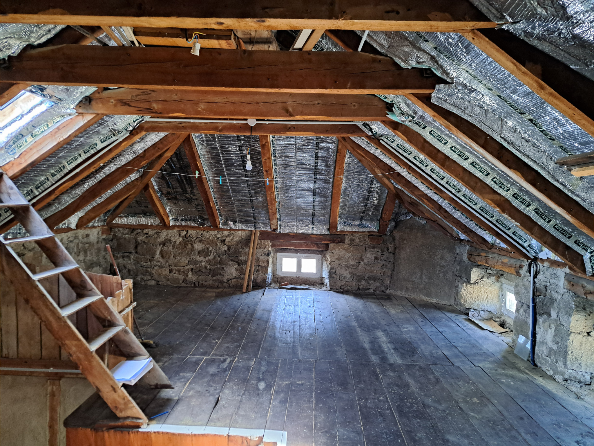 Maison Mitoyenne en pierres de granite environ 100m2 Chambon sur Lignon
