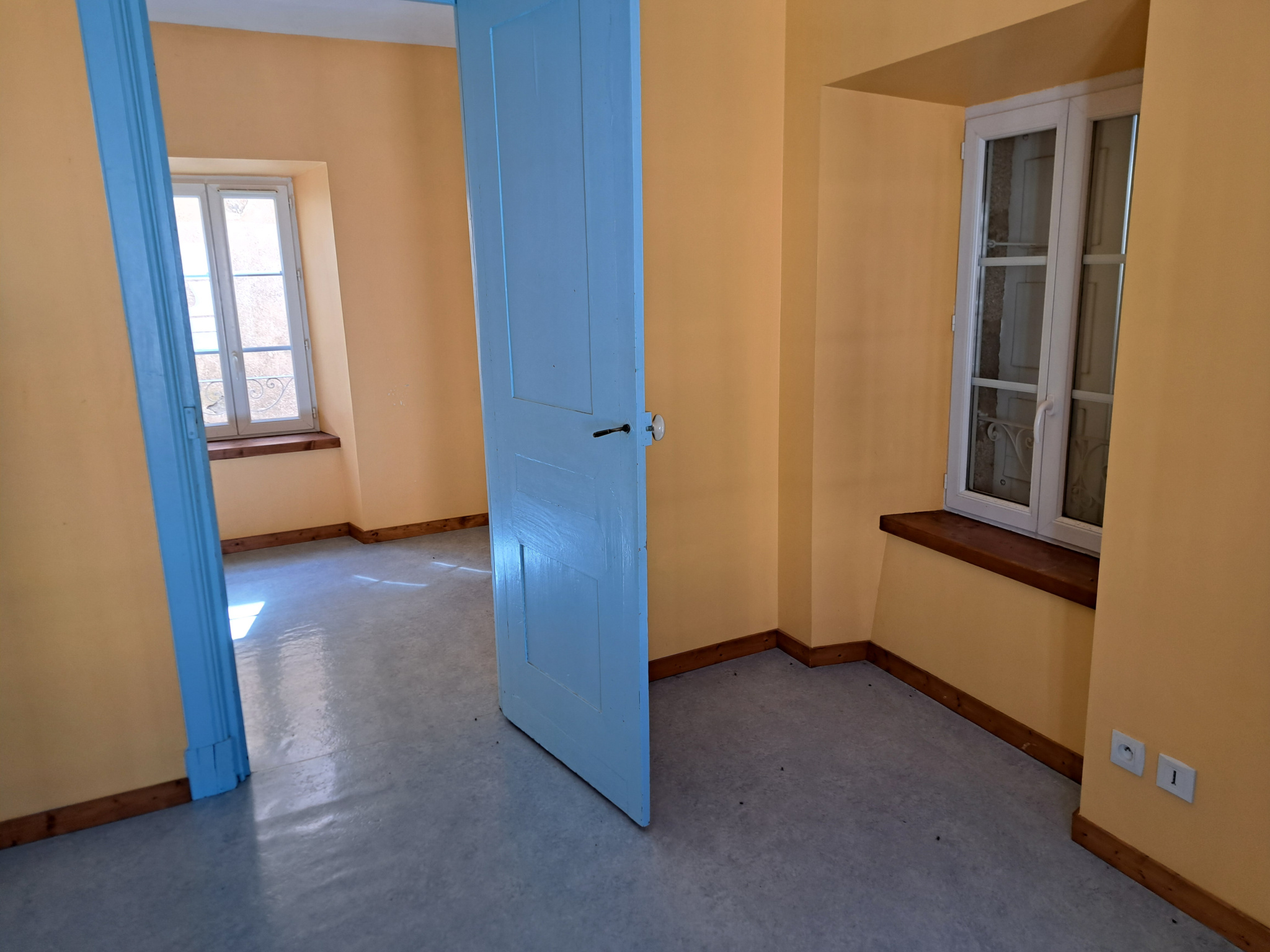 Maison Mitoyenne en pierres de granite environ 100m2 Chambon sur Lignon