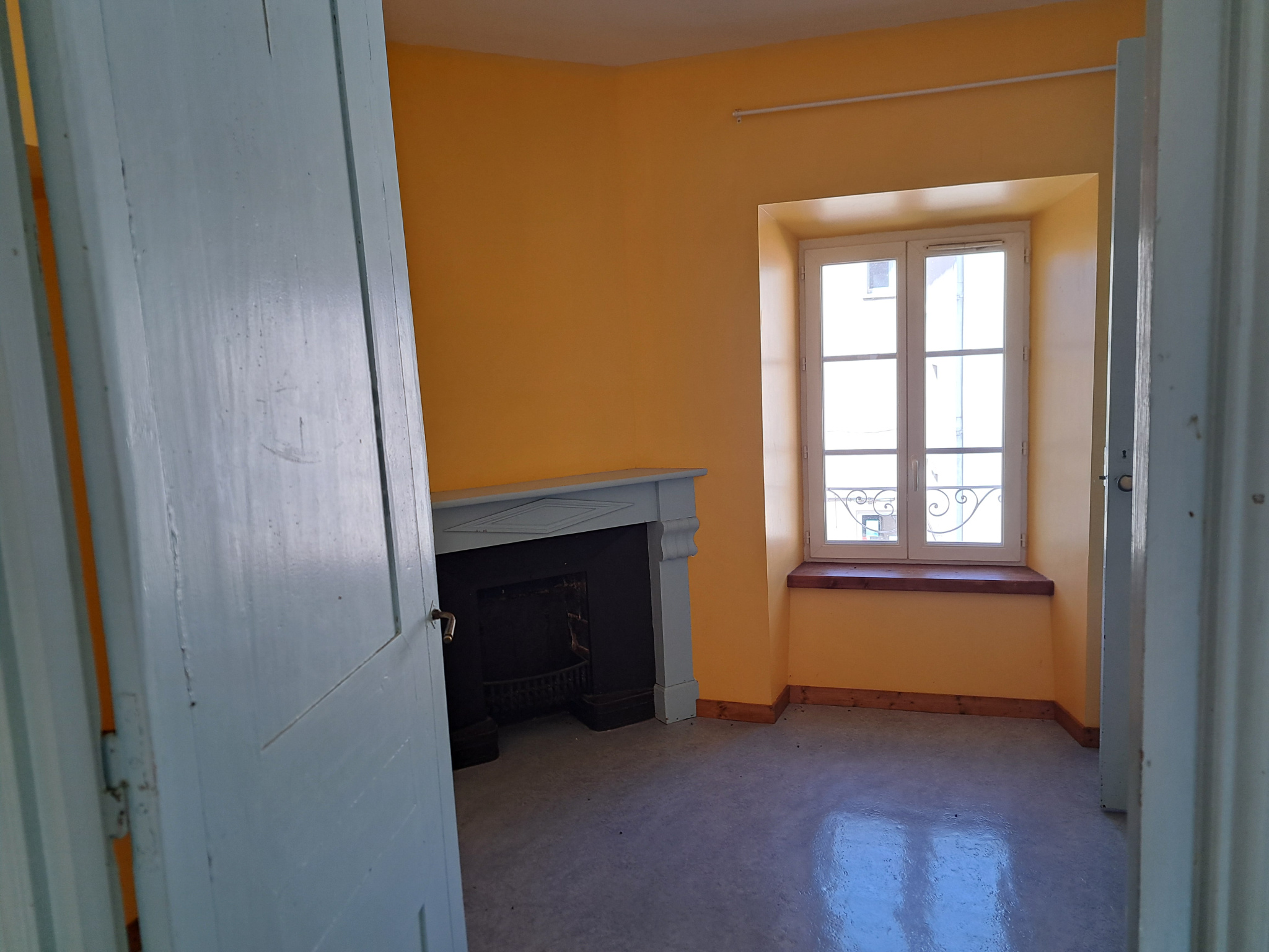 Maison Mitoyenne en pierres de granite environ 100m2 Chambon sur Lignon