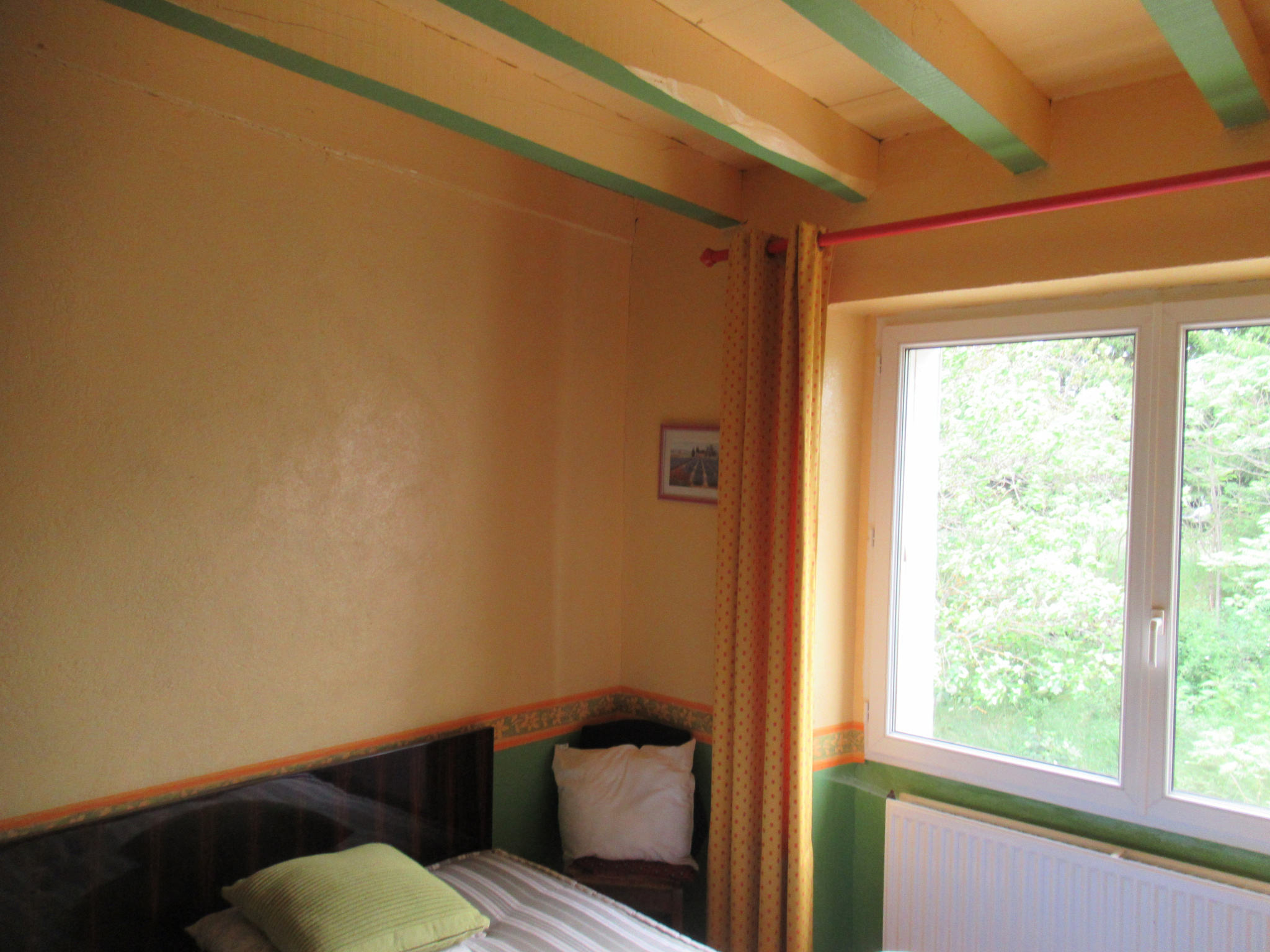 Maison en pierres avec terrain attenant