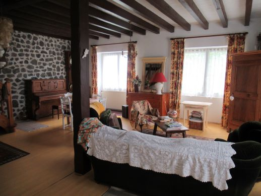 Maison en pierres avec terrain attenant