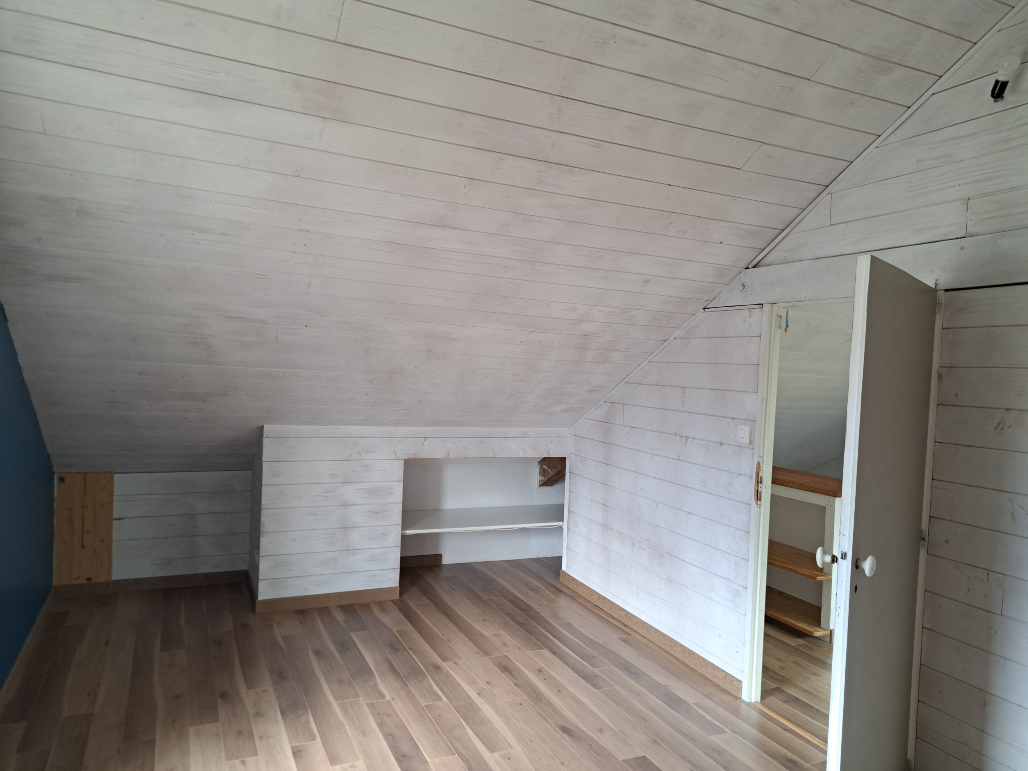 TRES BEL APPARTEMENT PROCHE DU CENTRE ENTIEREMENT RENOVE