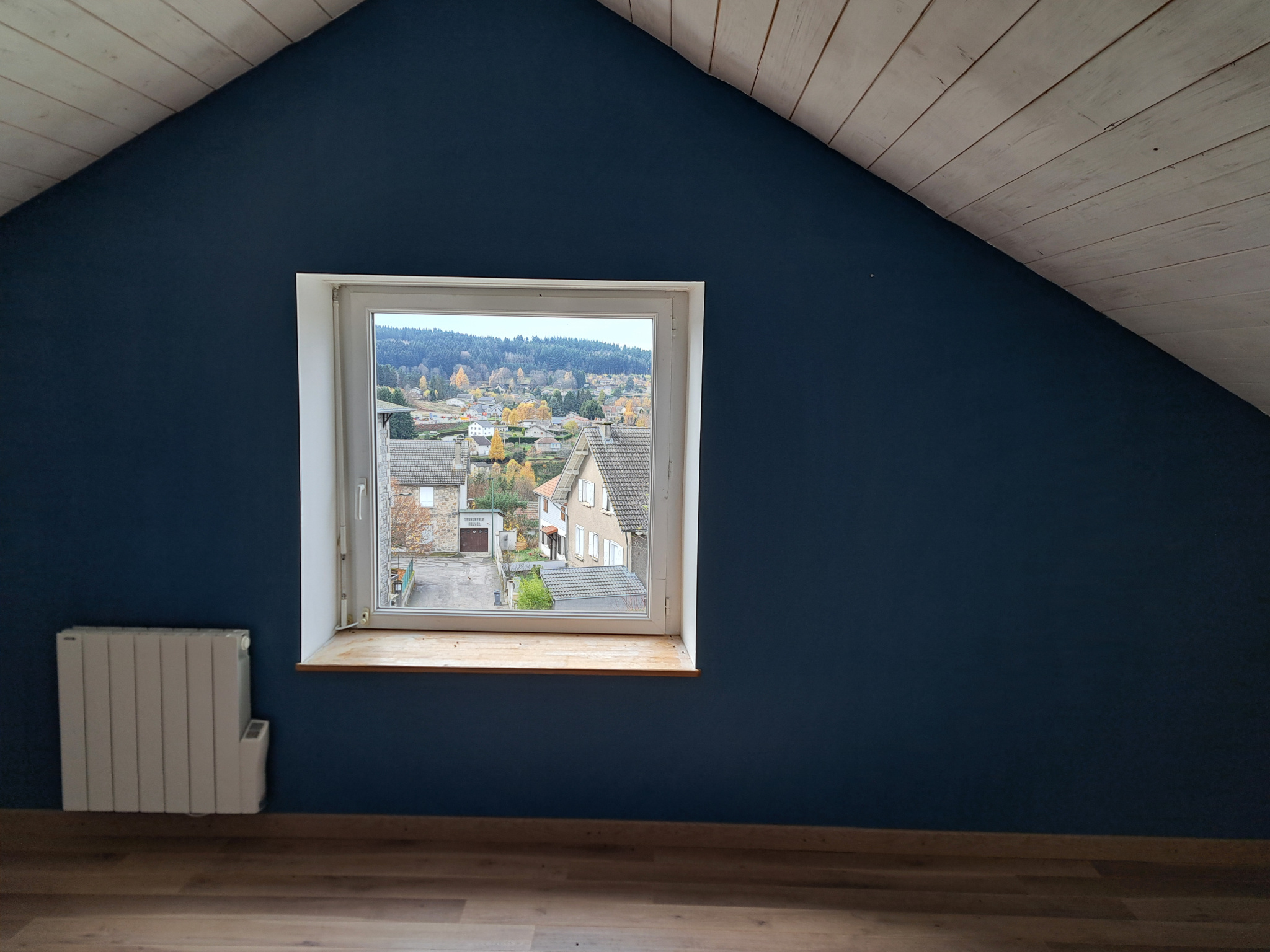 TRES BEL APPARTEMENT PROCHE DU CENTRE ENTIEREMENT RENOVE