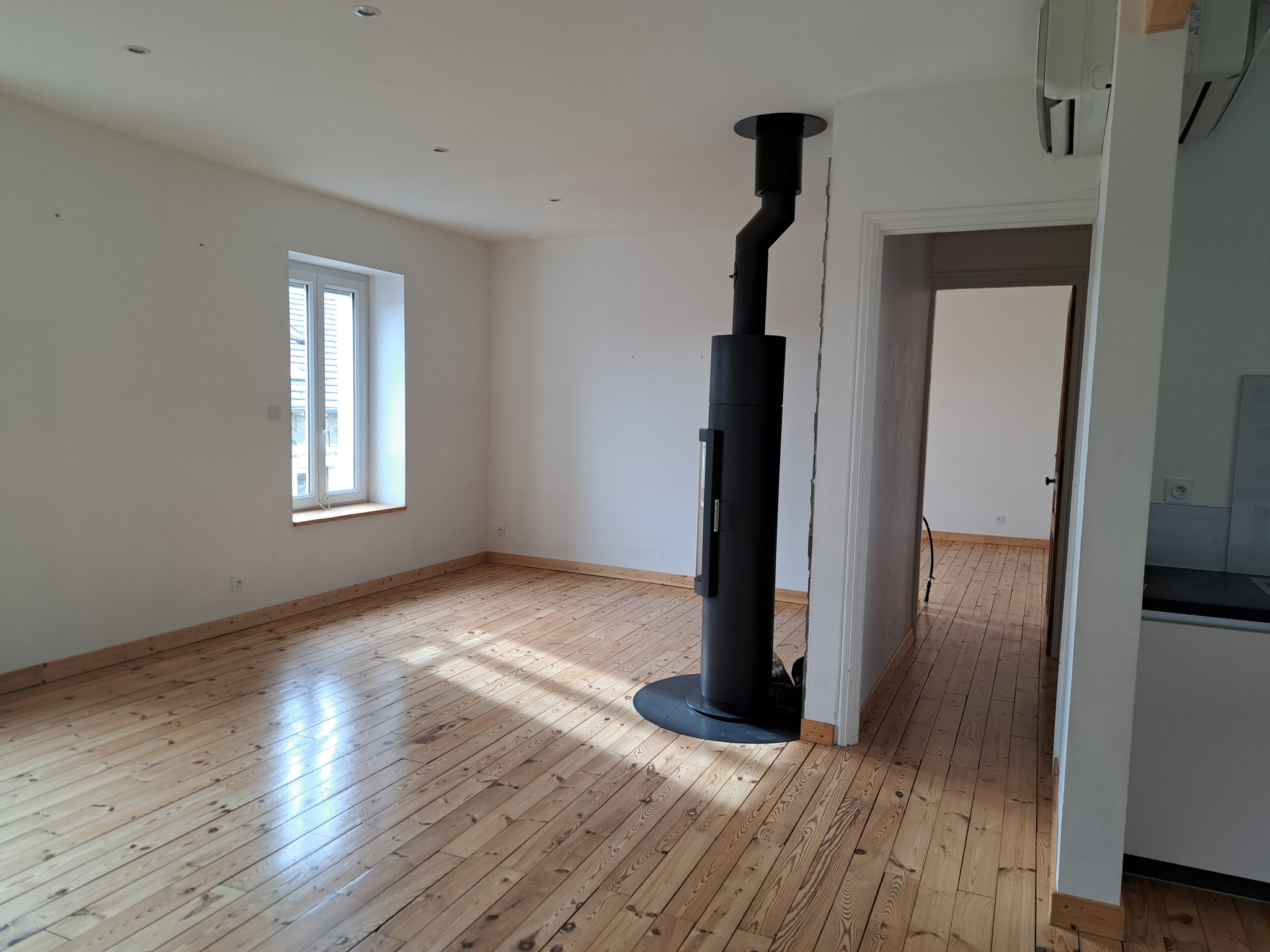 TRES BEL APPARTEMENT PROCHE DU CENTRE ENTIEREMENT RENOVE