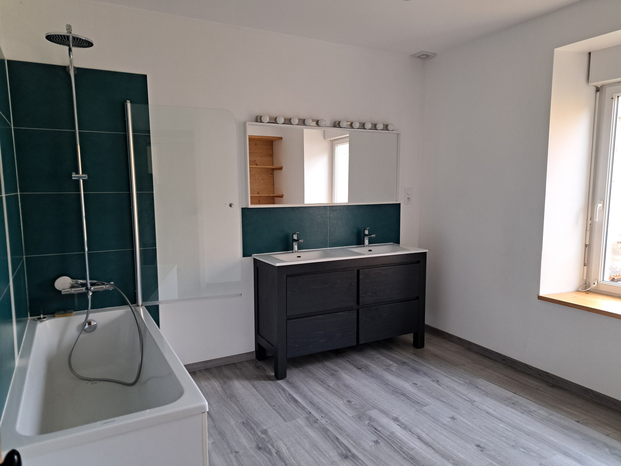 TRES BEL APPARTEMENT PROCHE DU CENTRE ENTIEREMENT RENOVE