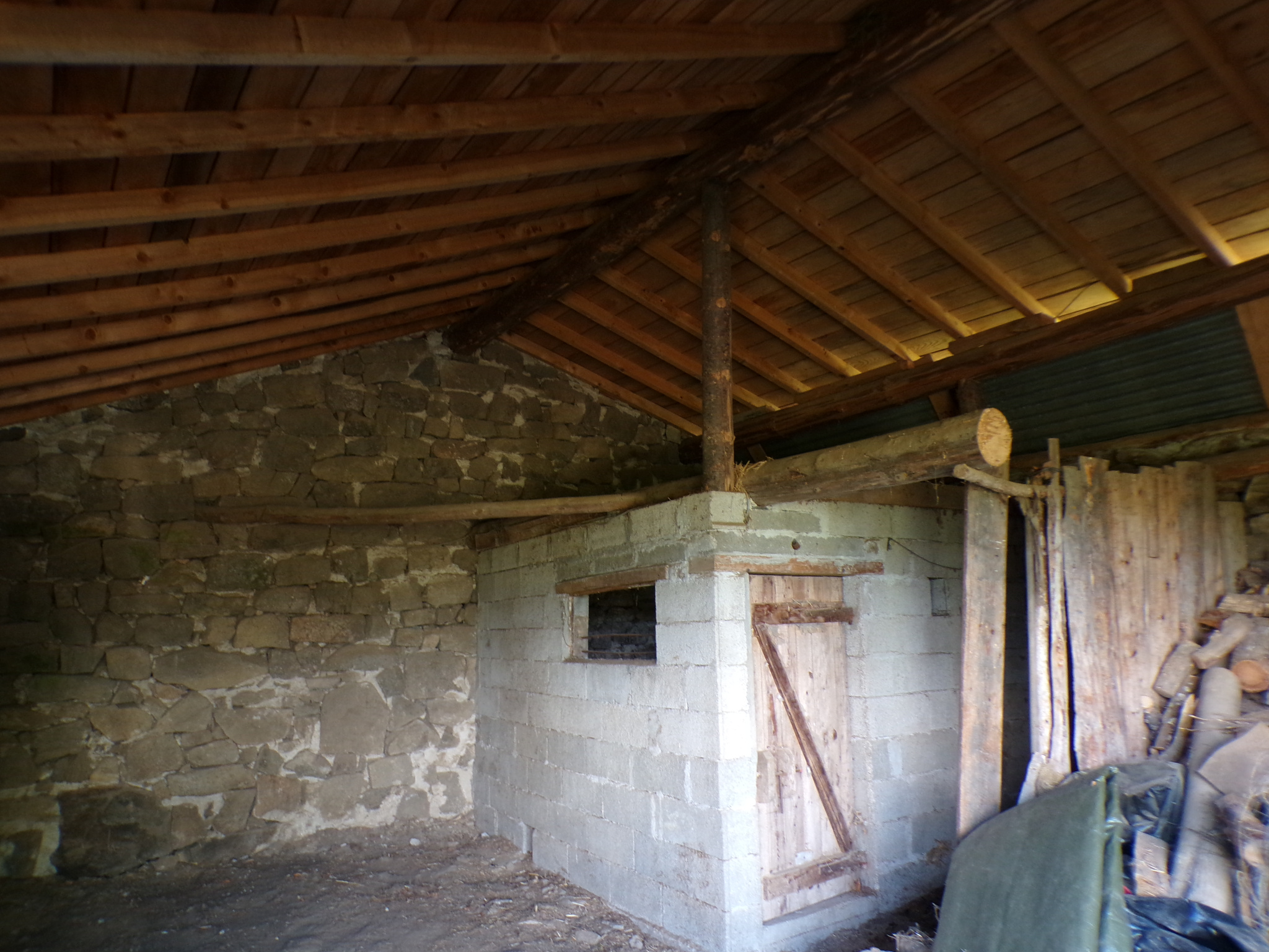 Ancienne ferme en pierre avec vue panoramique Fort potentiel Rochepaule
