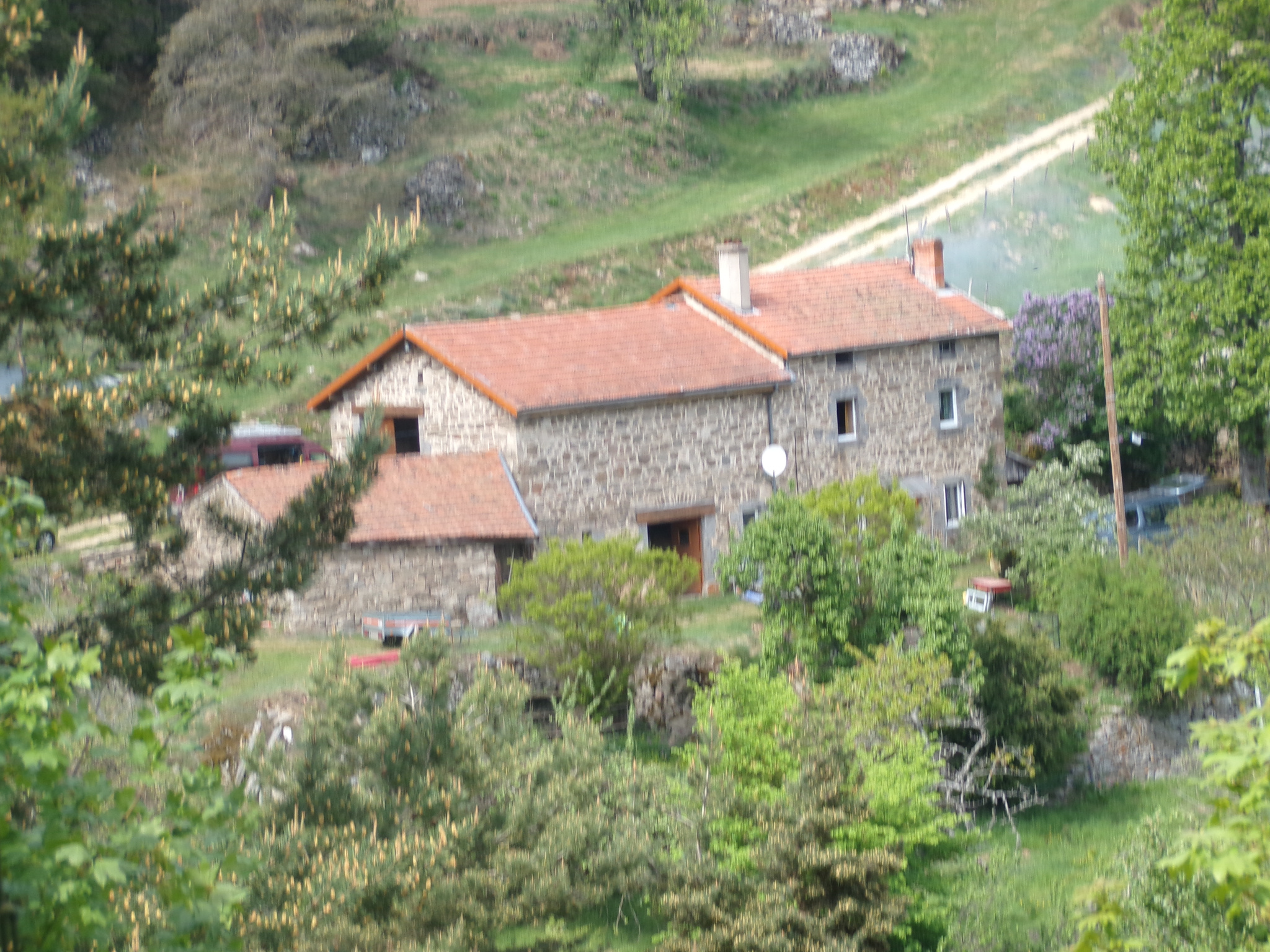 Ancienne ferme en pierre avec vue panoramique Fort potentiel Rochepaule