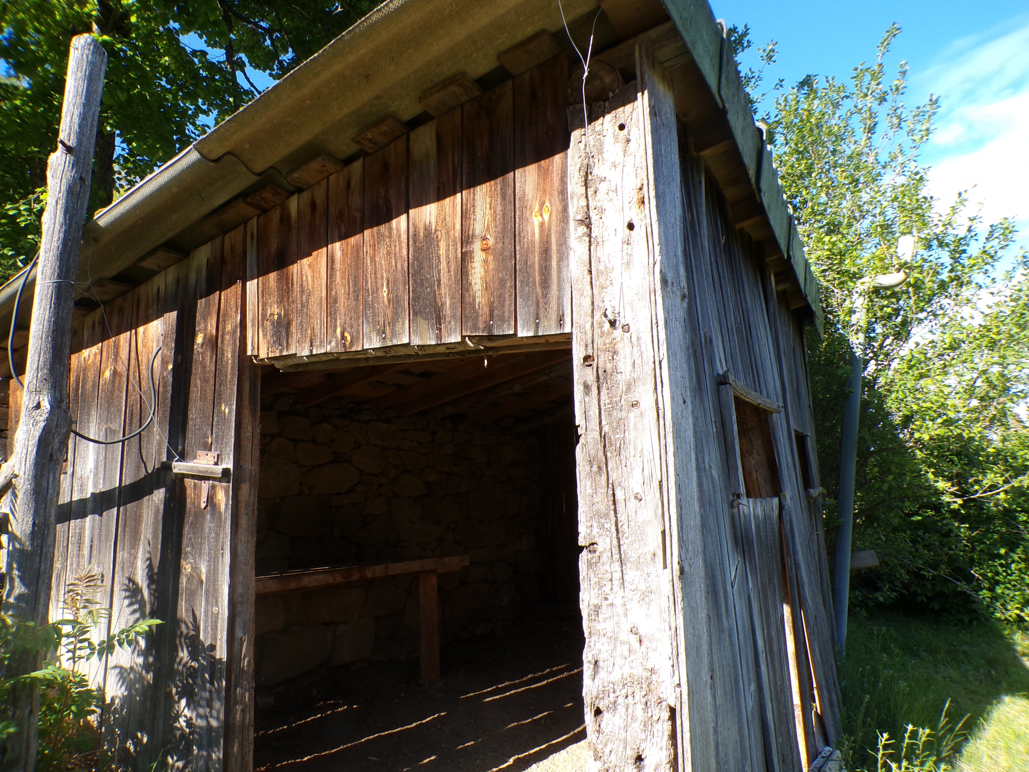 Ancienne ferme en pierre avec vue panoramique Fort potentiel Rochepaule
