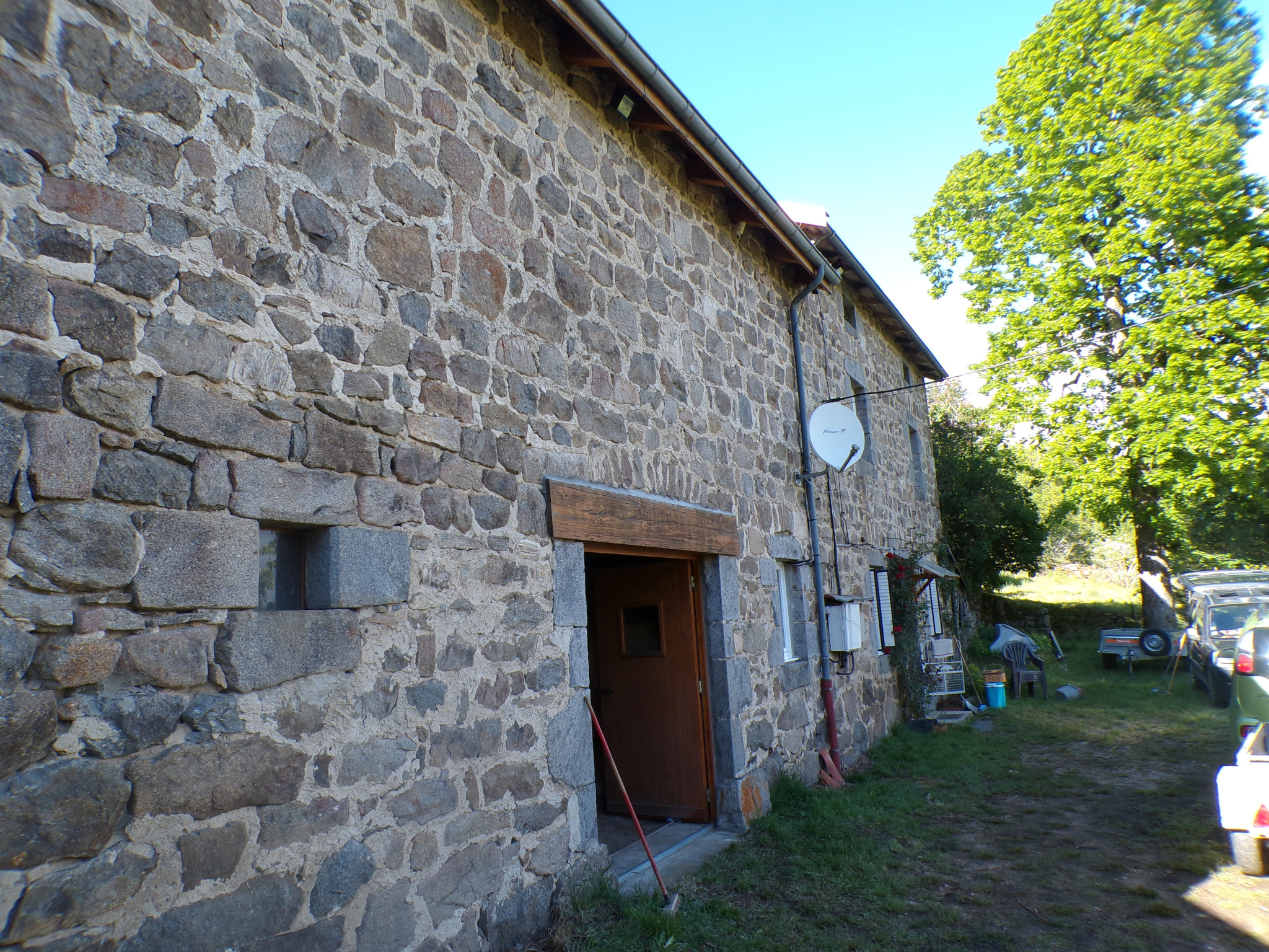 Ancienne ferme en pierre avec vue panoramique Fort potentiel Rochepaule