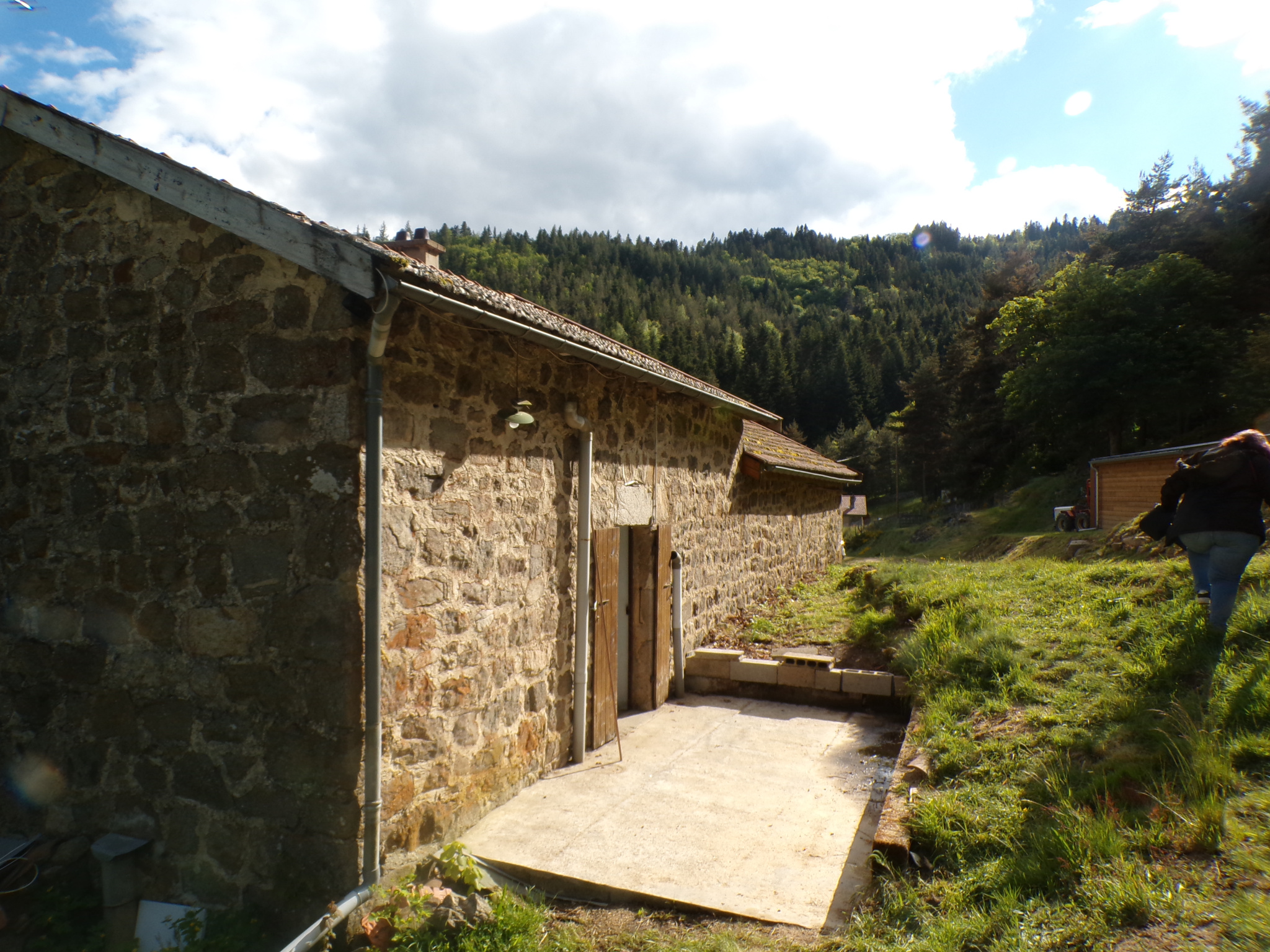 Ancienne ferme en pierre avec vue panoramique Fort potentiel Rochepaule