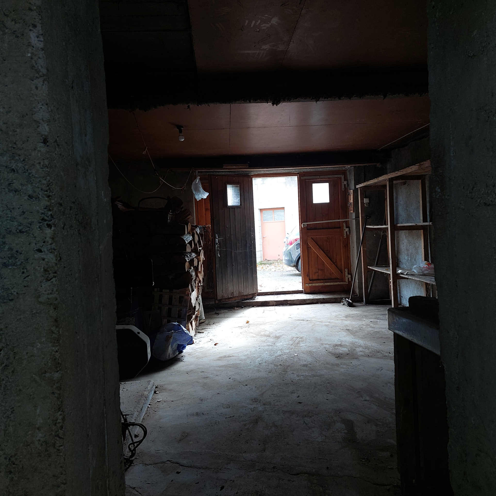 Belle maison familiale 2405 m2 de terrain sous-sol complet et dépendances