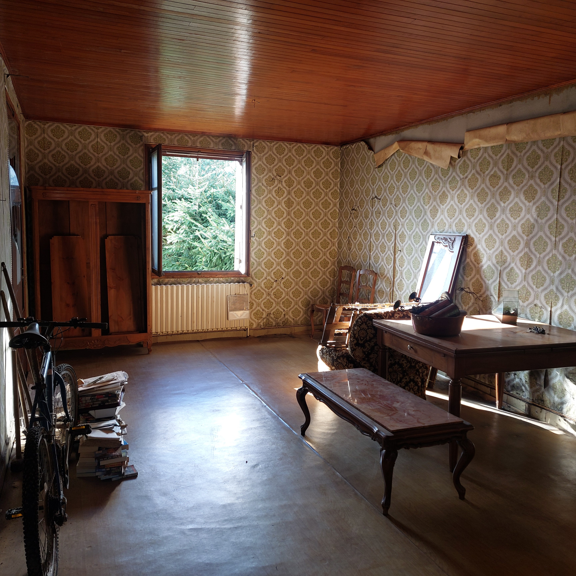 Belle maison familiale 2405 m2 de terrain sous-sol complet et dépendances