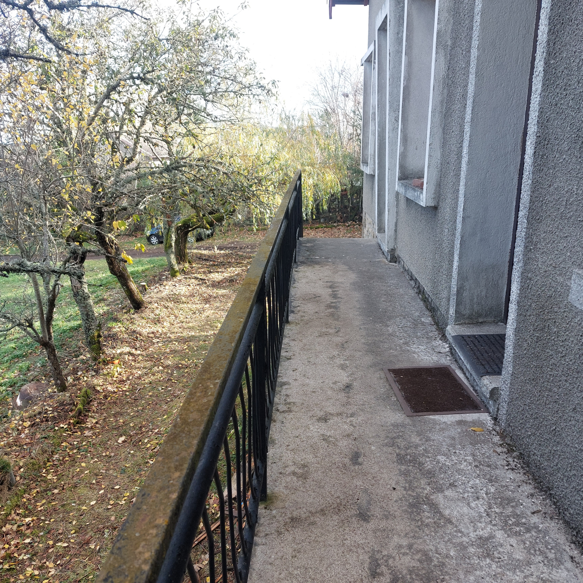 Belle maison familiale 2405 m2 de terrain sous-sol complet et dépendances