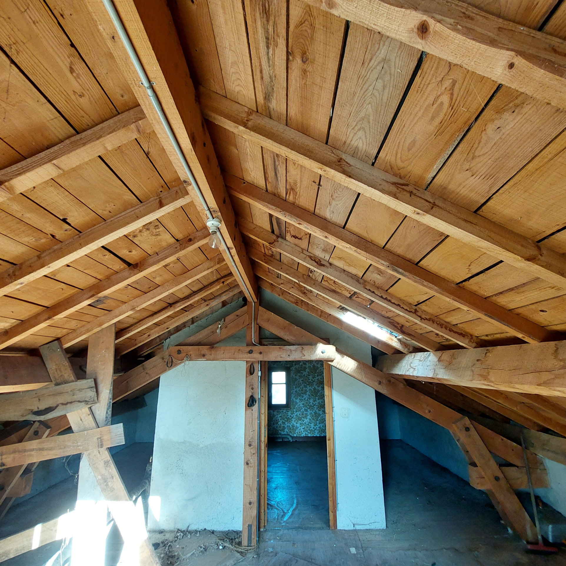 Belle maison familiale 2405 m2 de terrain sous-sol complet et dépendances