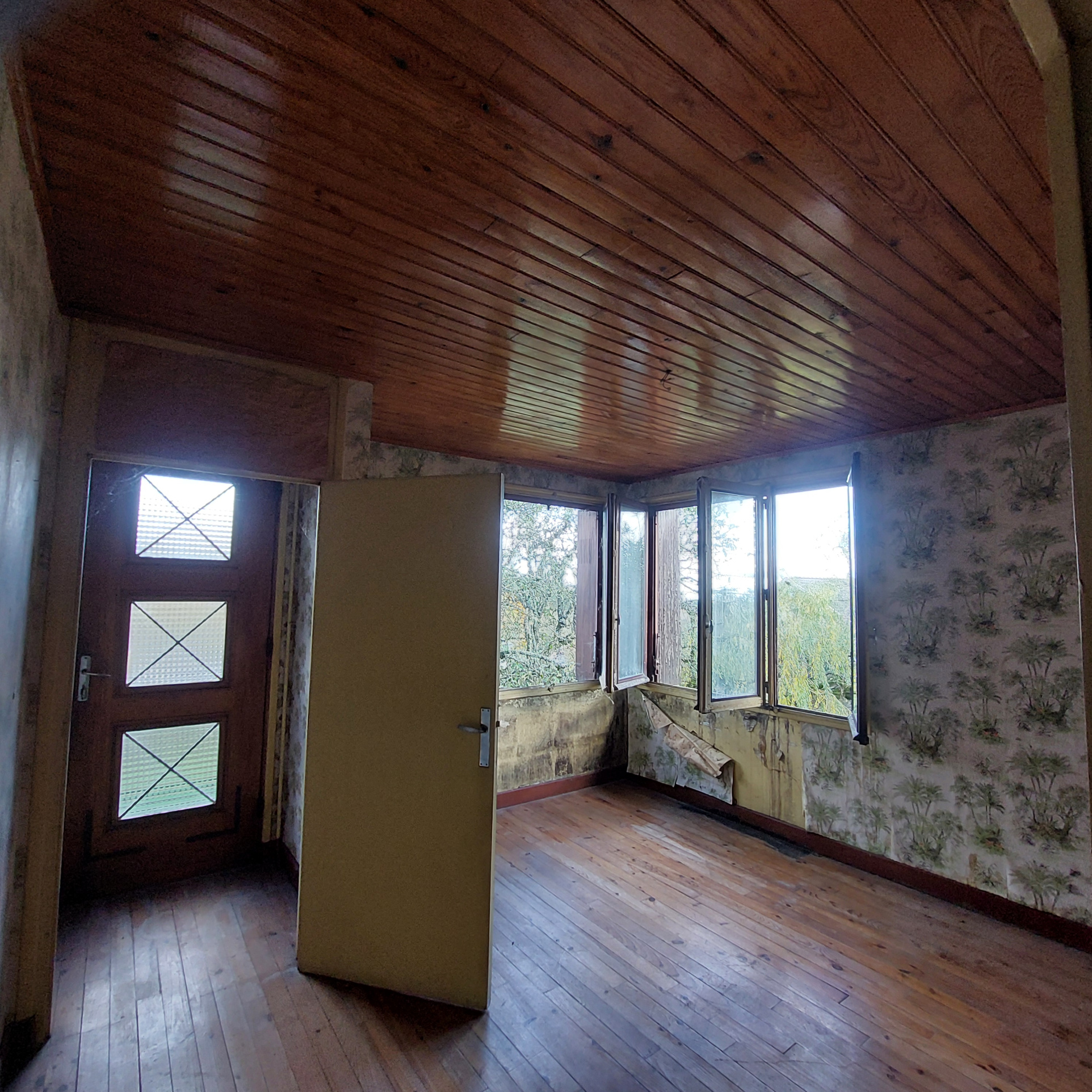 Belle maison familiale 2405 m2 de terrain sous-sol complet et dépendances