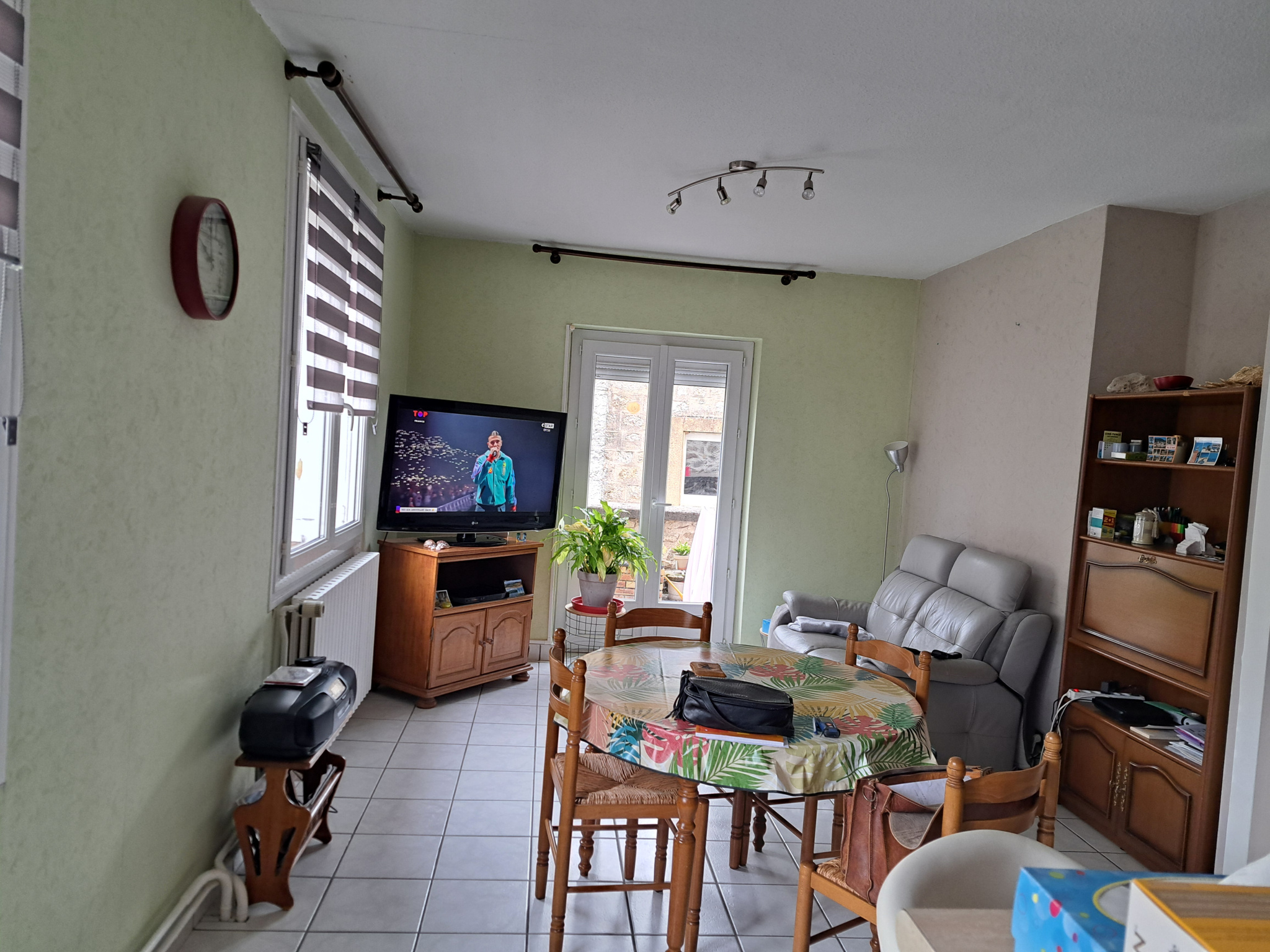 Centre de Tence immeuble 6 appartements 2 garages 1 jardin 1 sous-sol