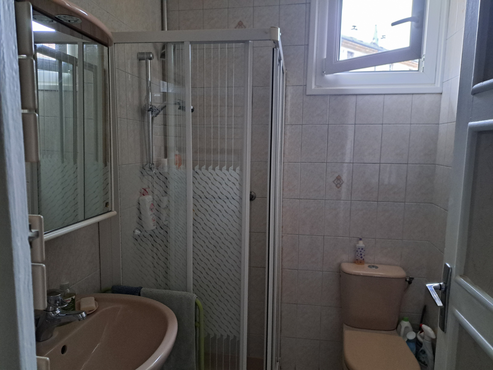 Centre de Tence immeuble 6 appartements 2 garages 1 jardin 1 sous-sol