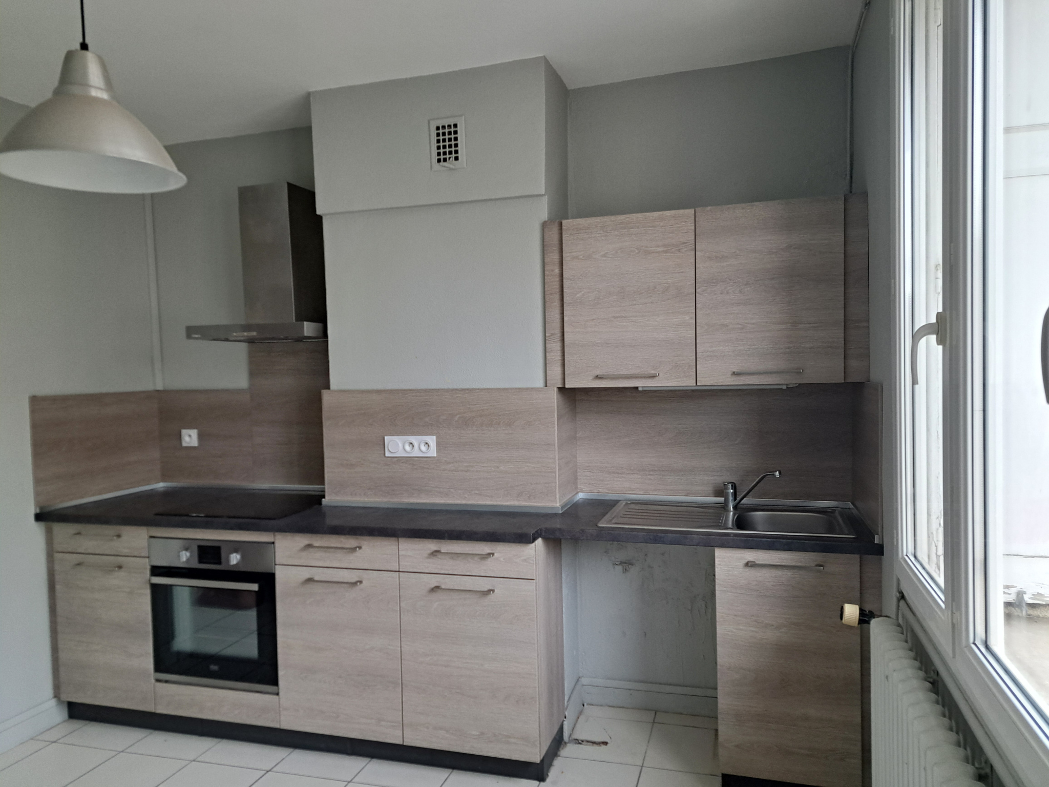 Centre de Tence immeuble 6 appartements 2 garages 1 jardin 1 sous-sol