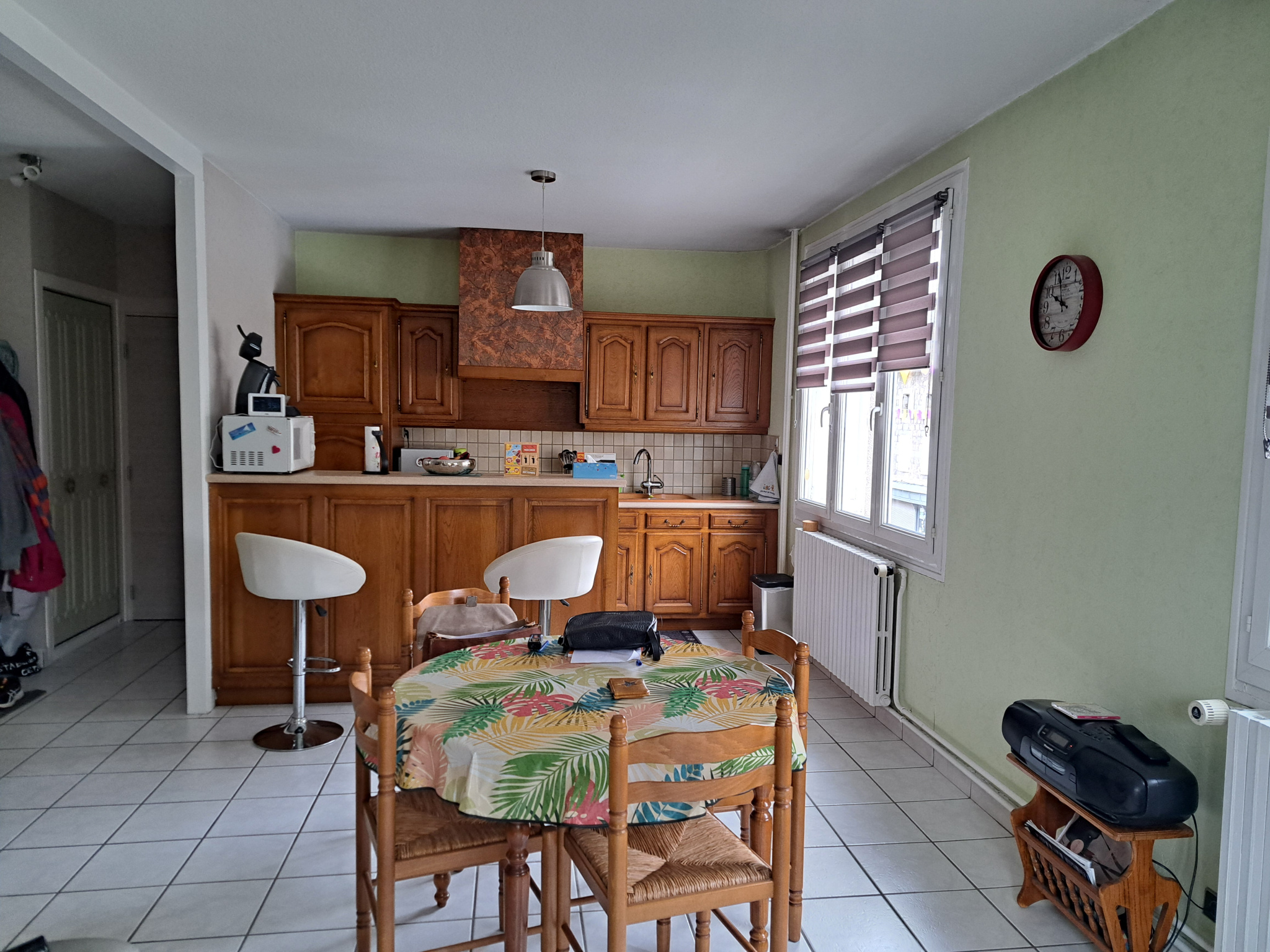 Centre de Tence immeuble 6 appartements 2 garages 1 jardin 1 sous-sol