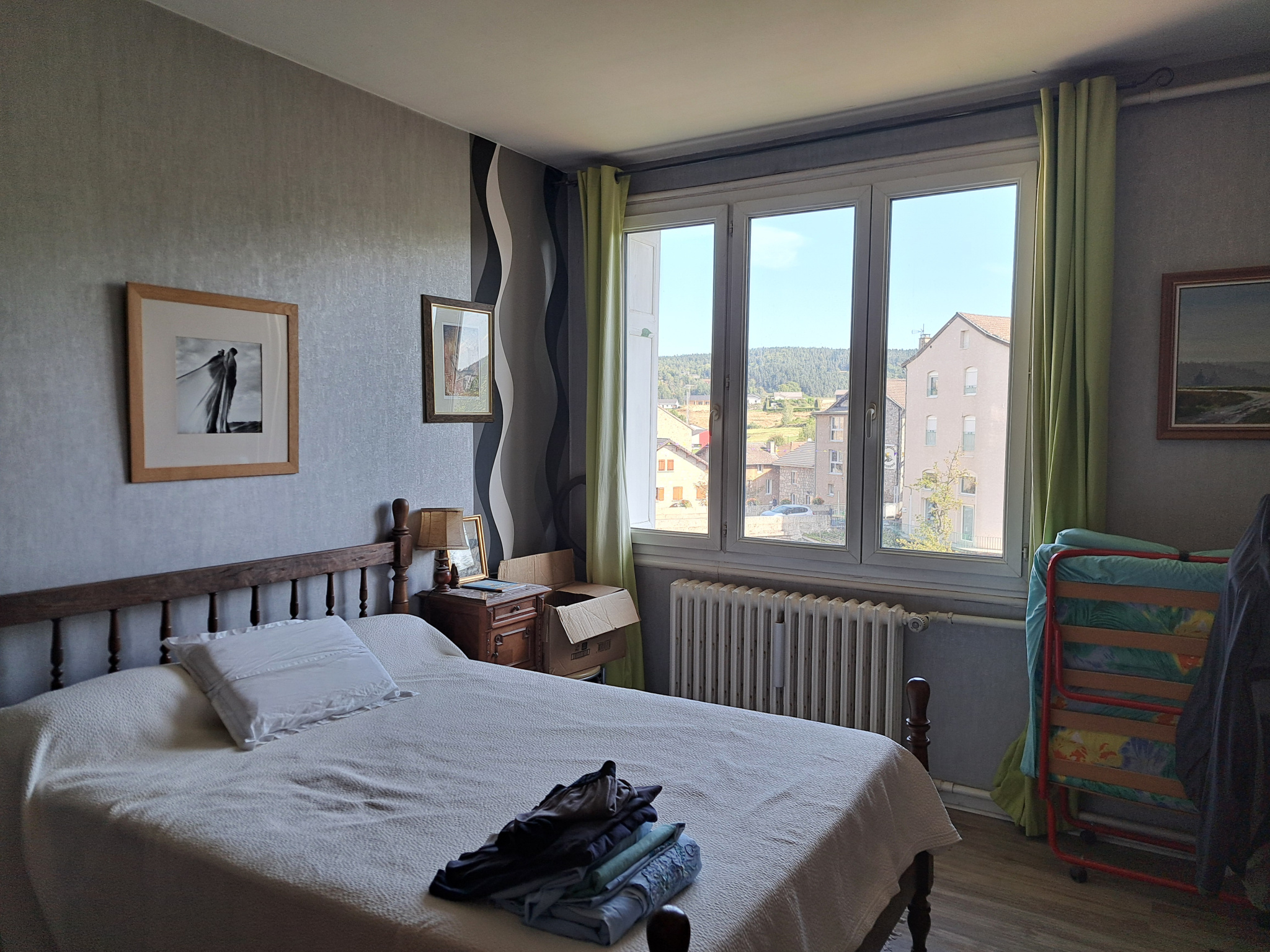 Centre de Tence immeuble 6 appartements 2 garages 1 jardin 1 sous-sol