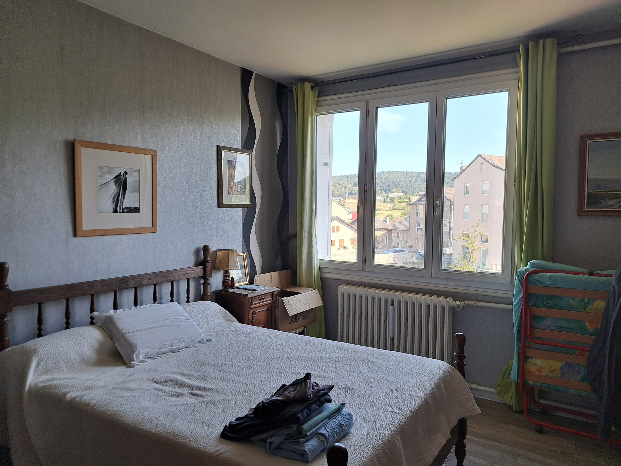 Centre de Tence immeuble 6 appartements 2 garages 1 jardin 1 sous-sol